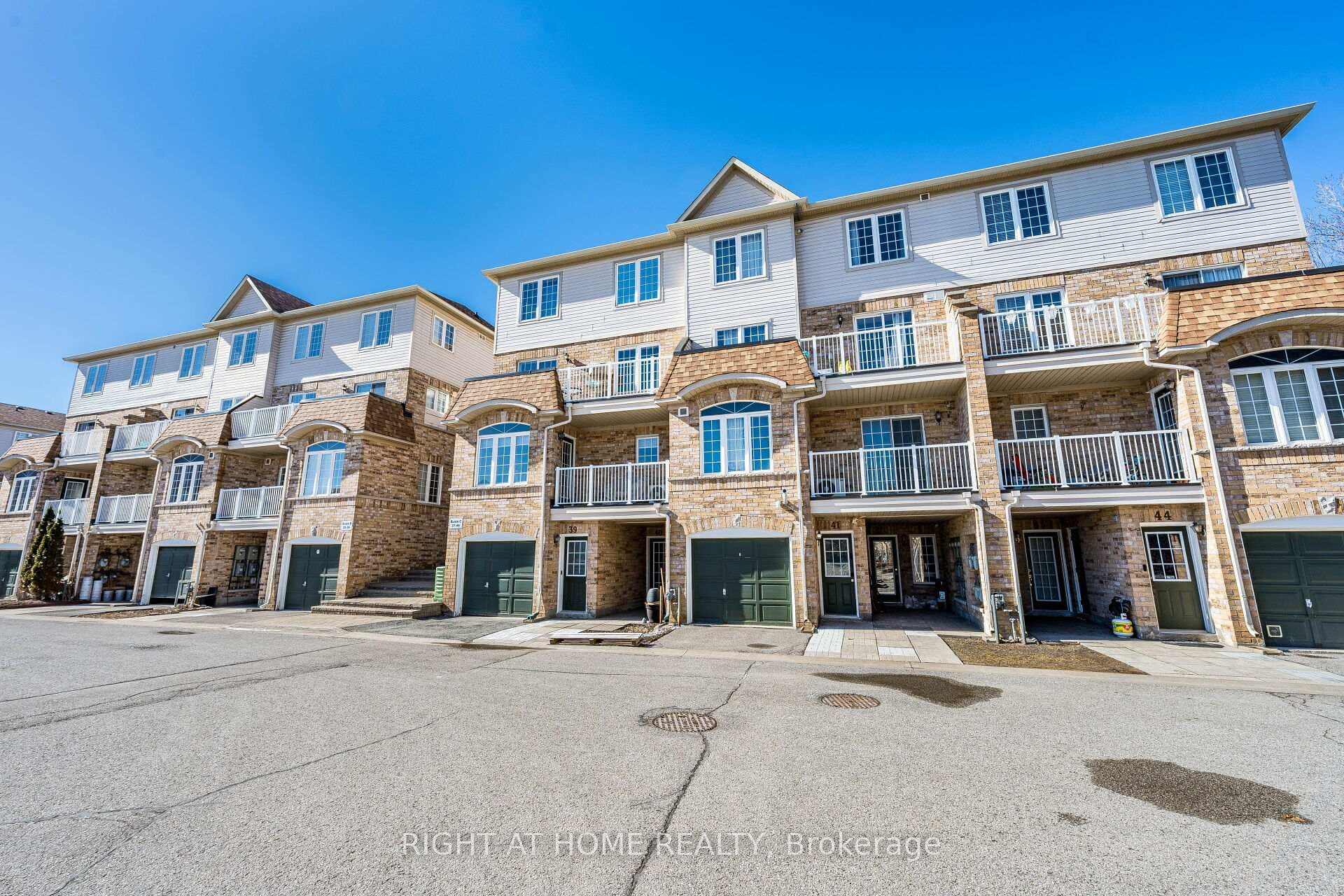 200 Mclevin Avenue Unit 40, Scarborough (Morningside / West Hill), ON M1B 6C7 - Photo 1