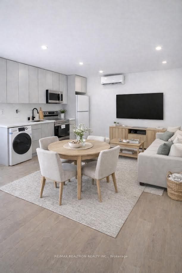 3455 Yonge Street Unit 2, Lawrence Park / Bedford Park, ON M4N 2N3 - Photo 1