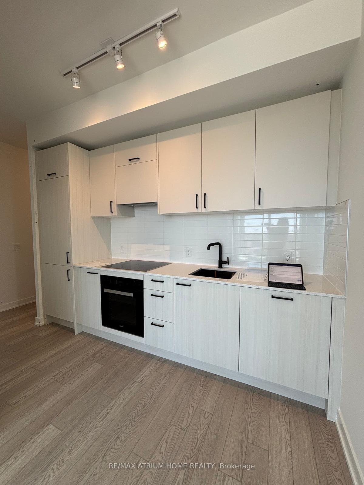 5 Quarrington Lane Unit 3305, Don Mills / Parkwoods / Victoria Village, ON M3C 0S5 - Photo 1