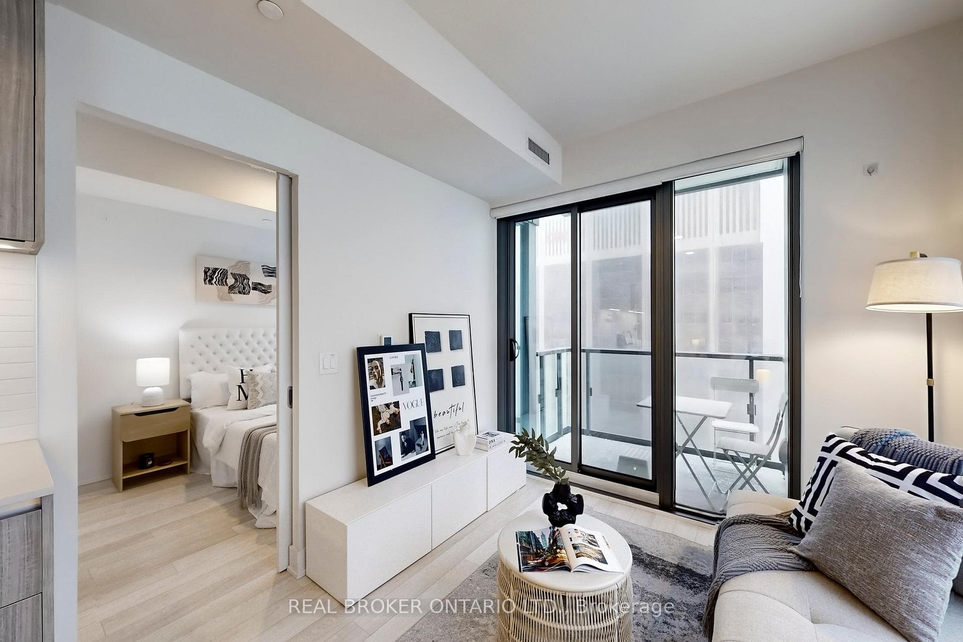 8 Cumberland Street Unit 4103, Annex / Yorkville / Summerhill, ON M4W 0B6 - Photo 1