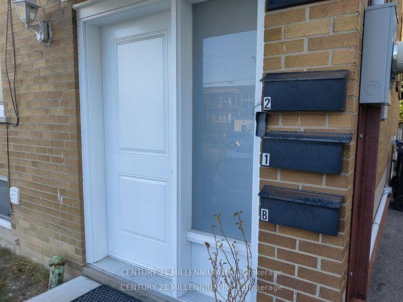 59 Garthdale Court Unit Main, North York (Bathurst Manor / Clanton Park), ON M3H 5P7 - Photo 1