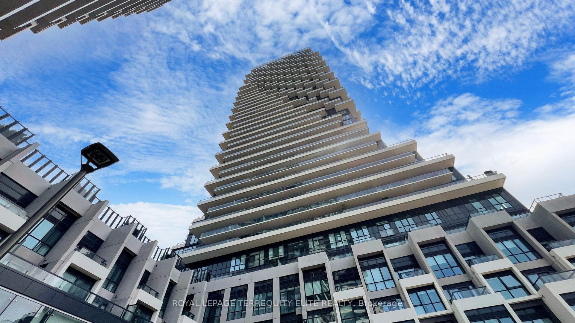 30 Inn On The Park Drive Unit 521, Don Mills / Parkwoods / Victoria Village, ON M3C 0P7 - Photo 1