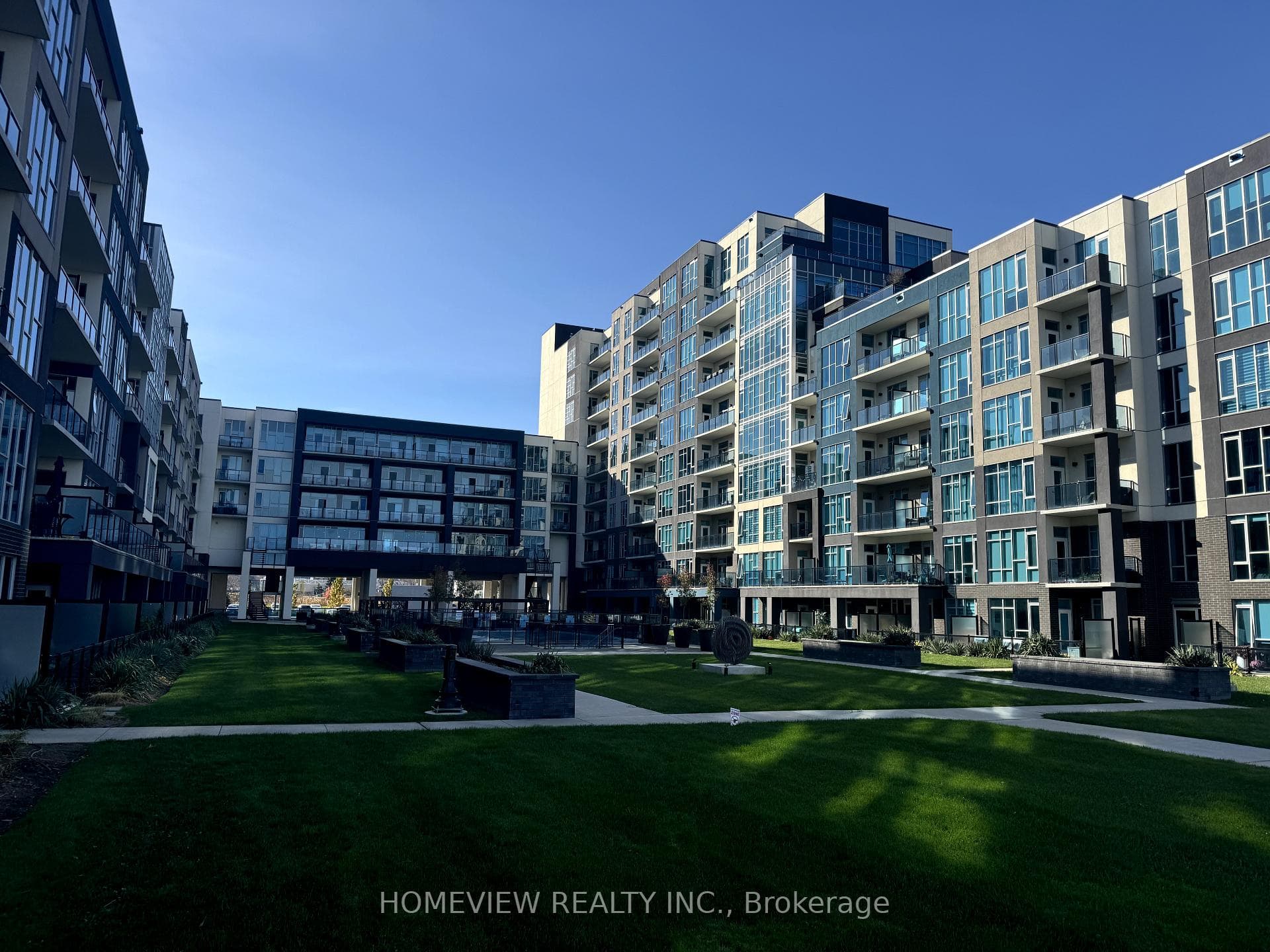 16 Concord Place Unit 126, Grimsby, ON L3M 4E8 - Photo 1