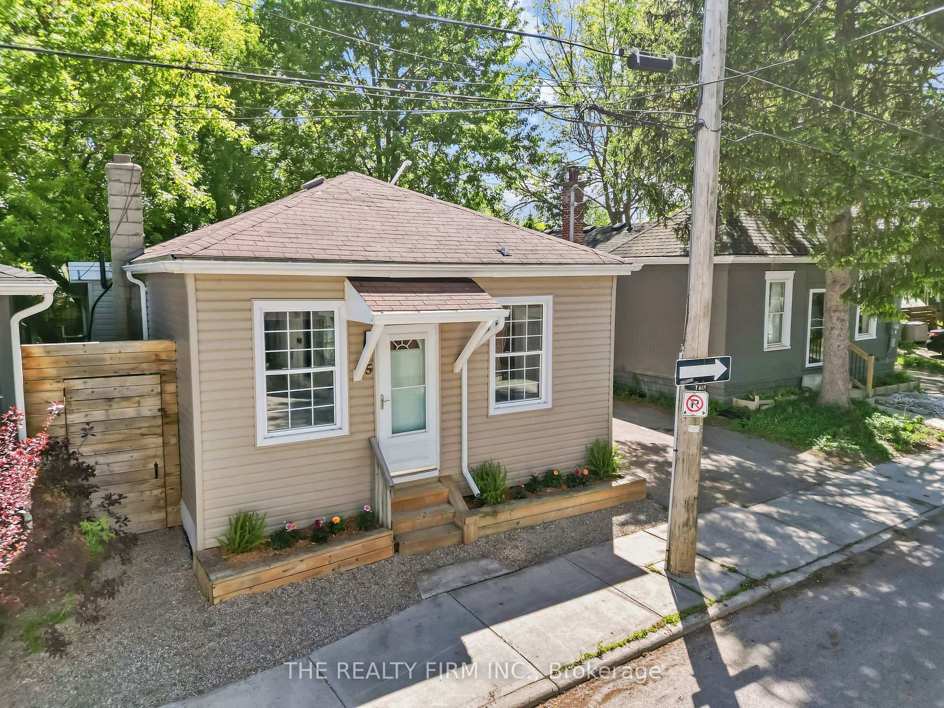 5 Henry Street, London East, ON N6B 2L6 - Photo 1