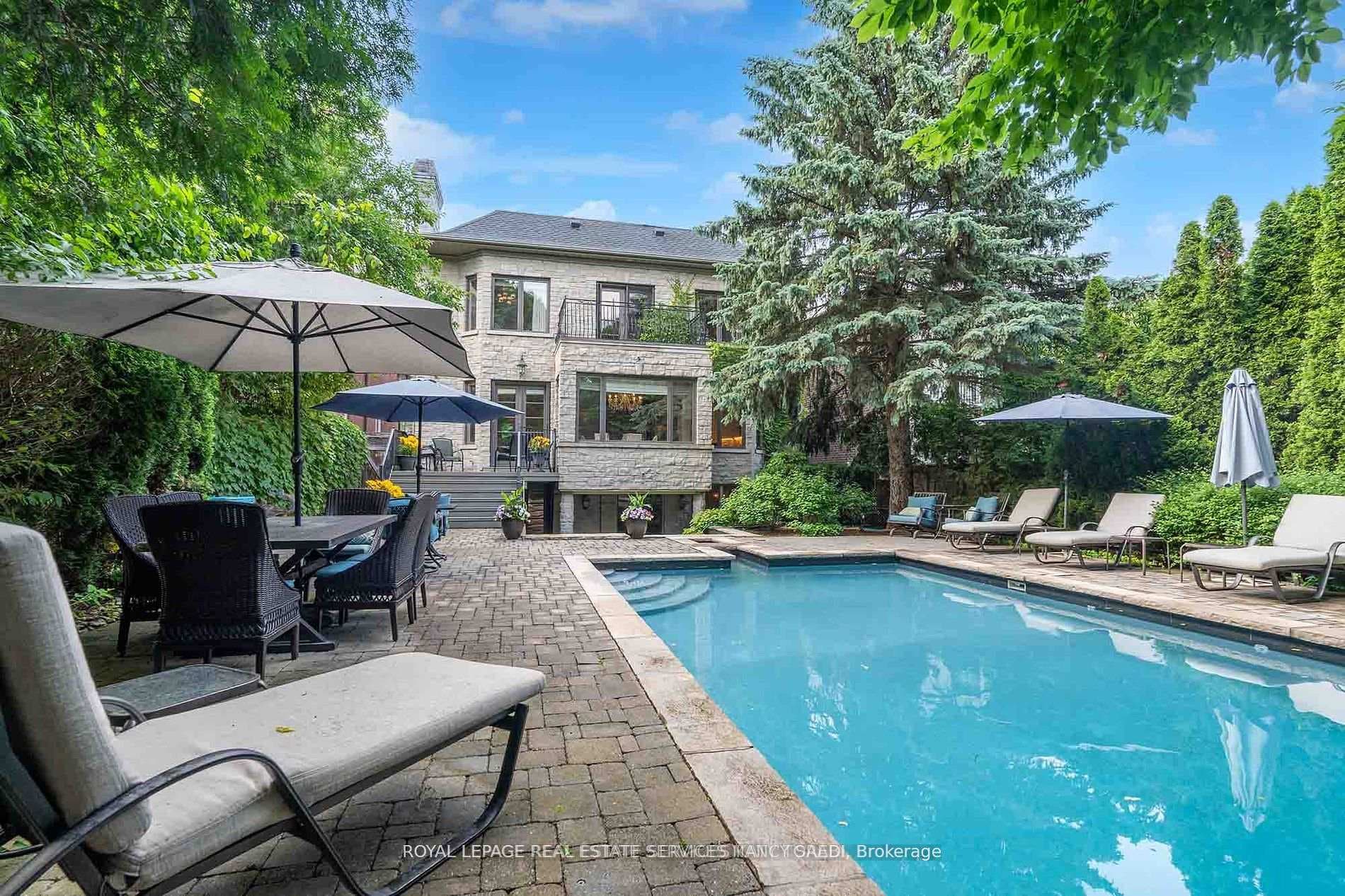 135 Buckingham Avenue, Bridle Path / York Mills / Hoggs Hollow, ON M4N 1R5 - Photo 1