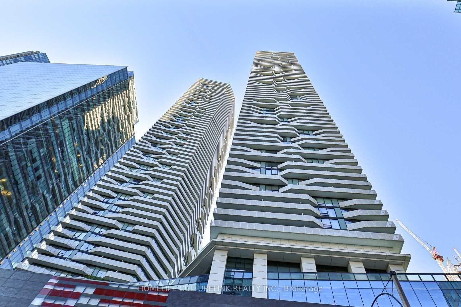 100 Harbour Street Unit 3908, Downtown Toronto / Waterfront, ON M5J 0B5 - Photo 1