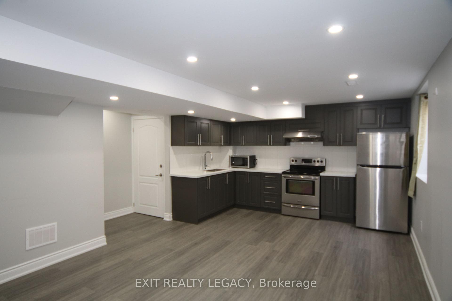 1084 Charminster Crescent, Mississauga, ON L5V 1R1 - Photo 1