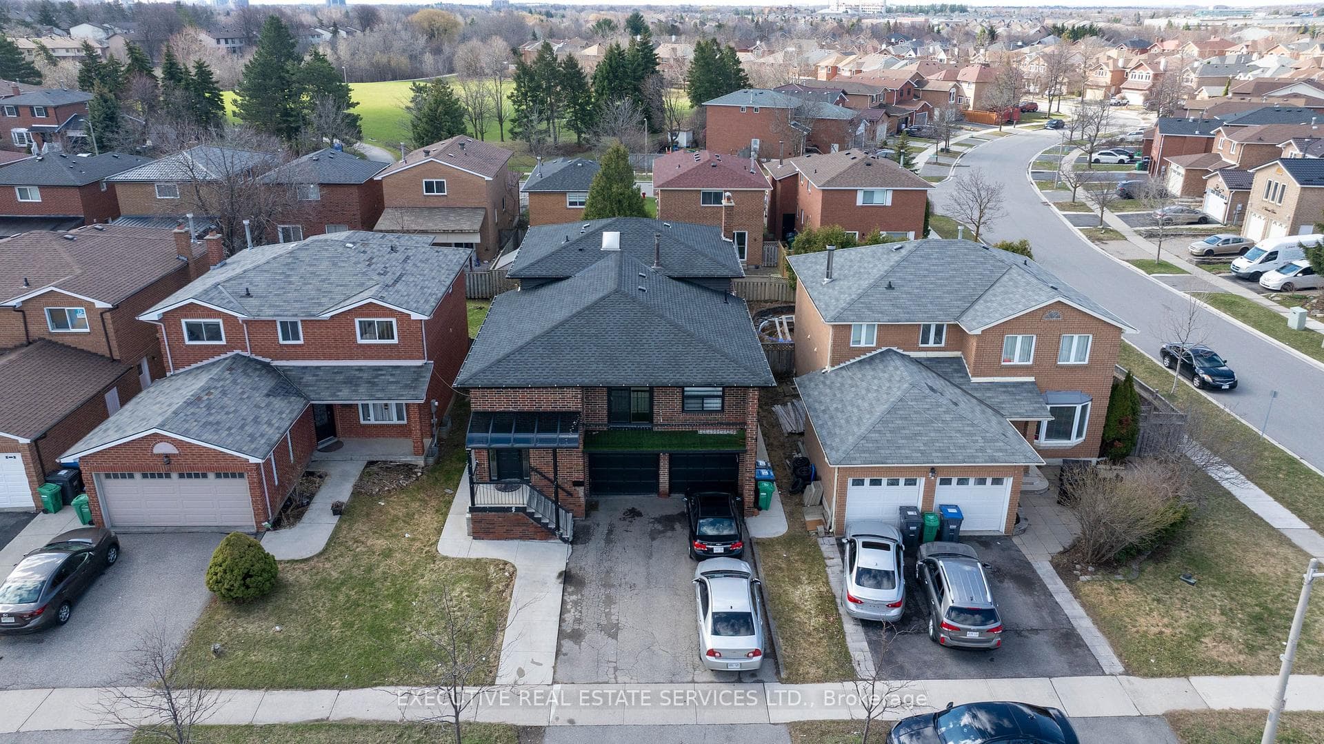 90 HINCHLEY WOOD Grove, Brampton