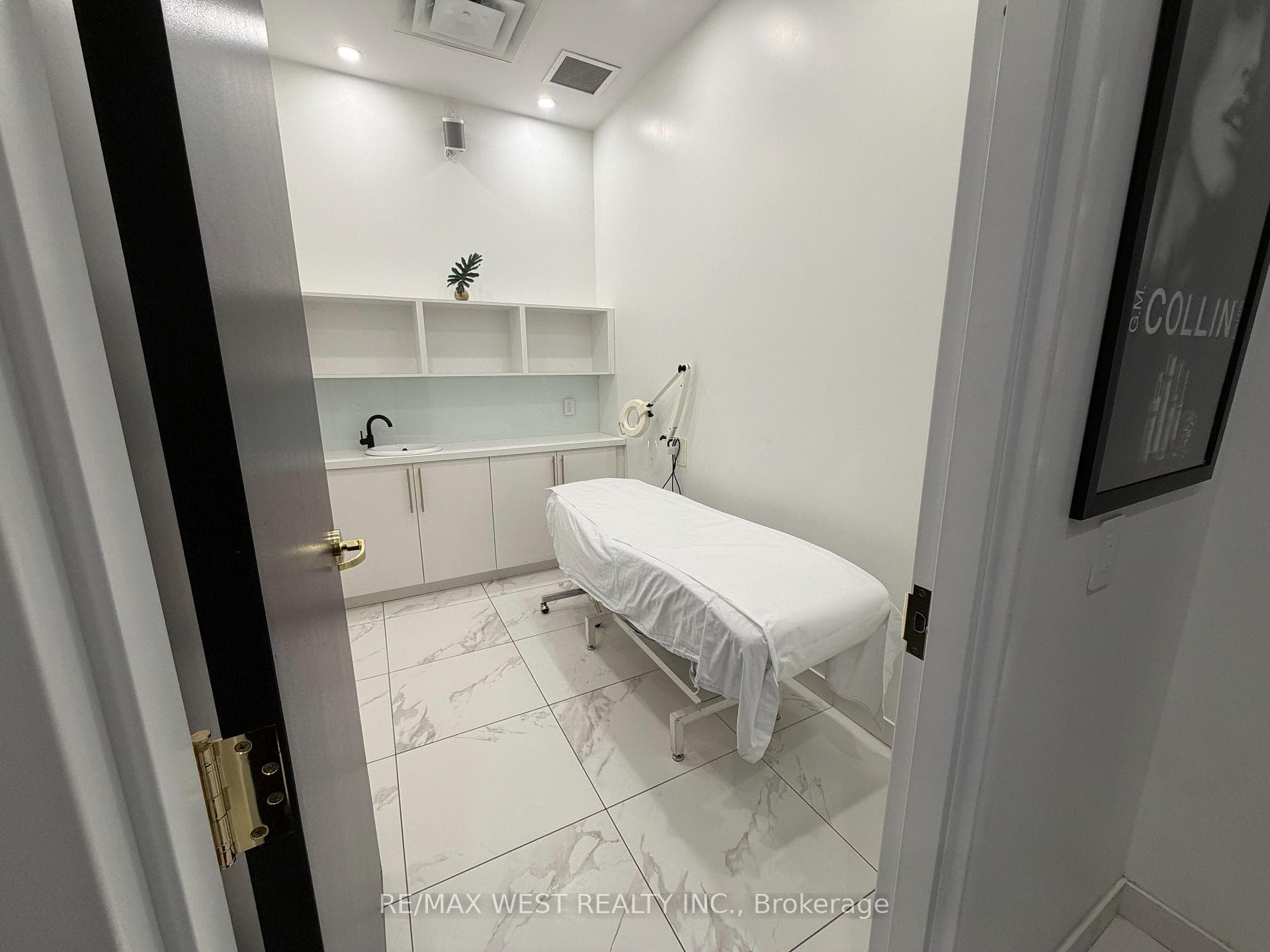 5027 Hurontario Street Unit 4 rm#2, Mississauga, ON L4Z 3X6 - Photo 1