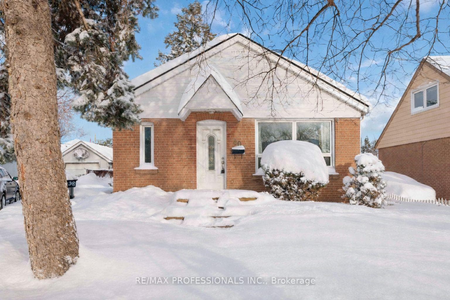 40 Allenby Avenue, Etobicoke (West Mall / Rexdale), ON M9W 1S6 - Photo 1