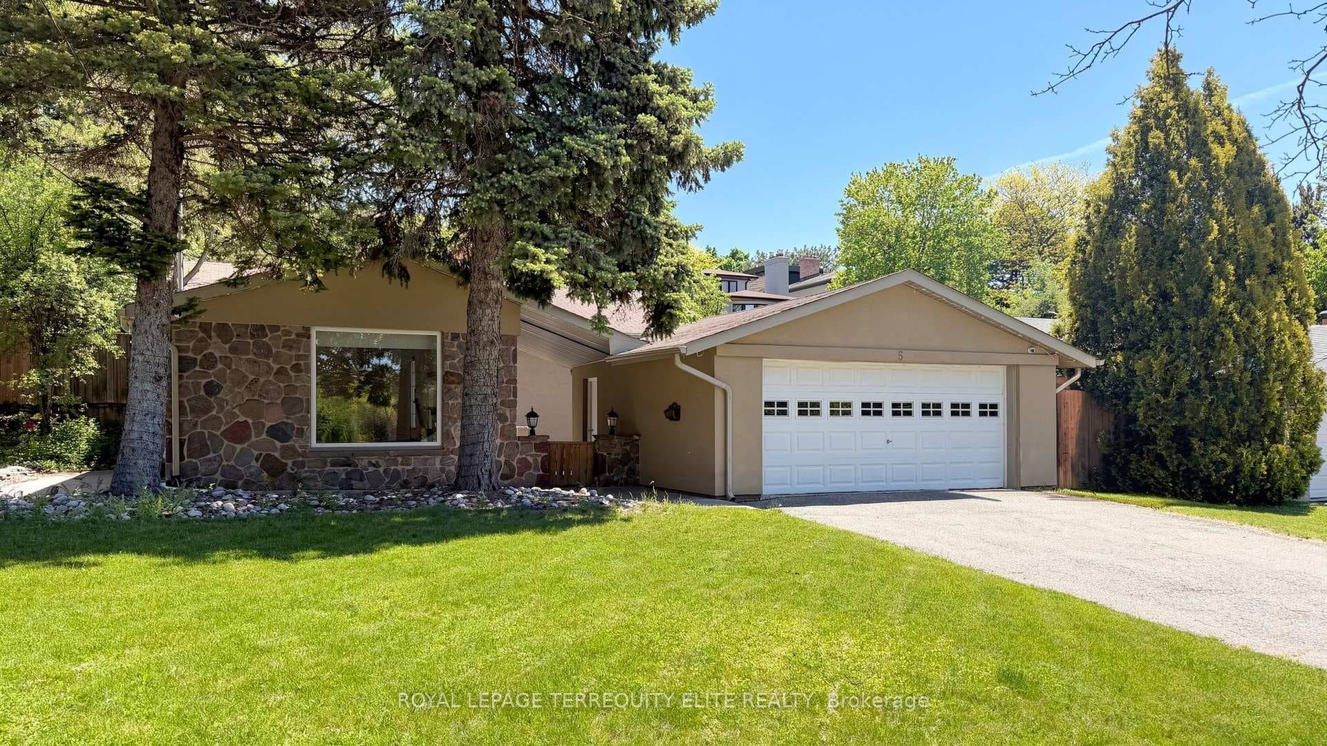 5 Valentine Drive, Don Mills / Parkwoods / Victoria Village, ON M3A 3J5 - Photo 1