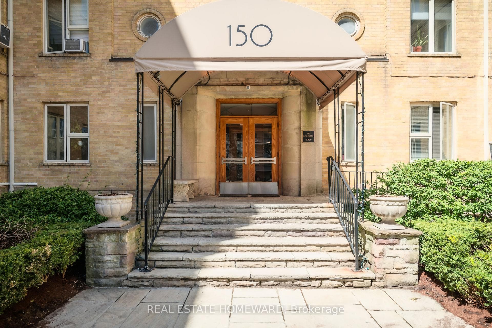 150 Farnham Avenue Unit 406, Annex / Yorkville / Summerhill, ON M4V 1H5 - Photo 1