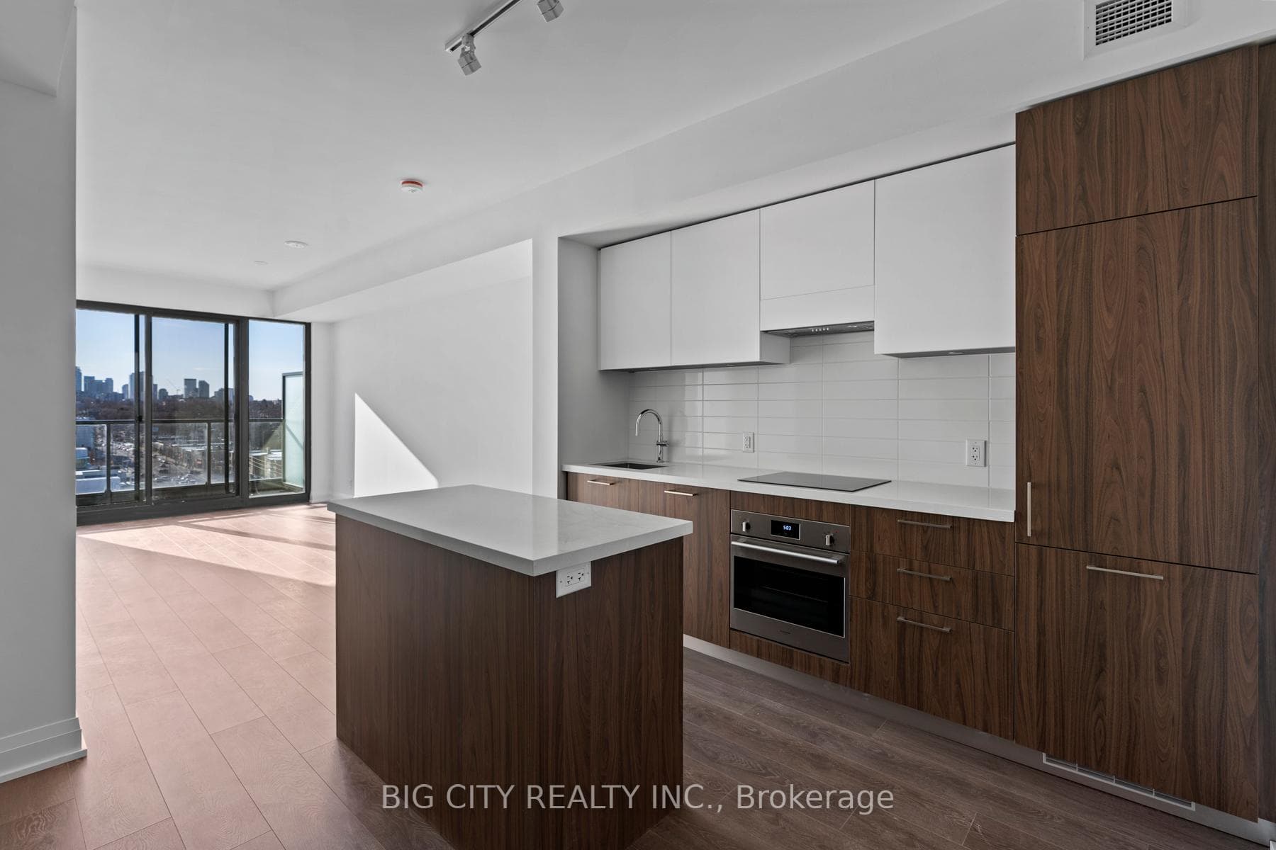 33 Frederick Todd Way Unit 1005, Flemingdon Park / Don Mills, ON M4G 0C9 - Photo 1