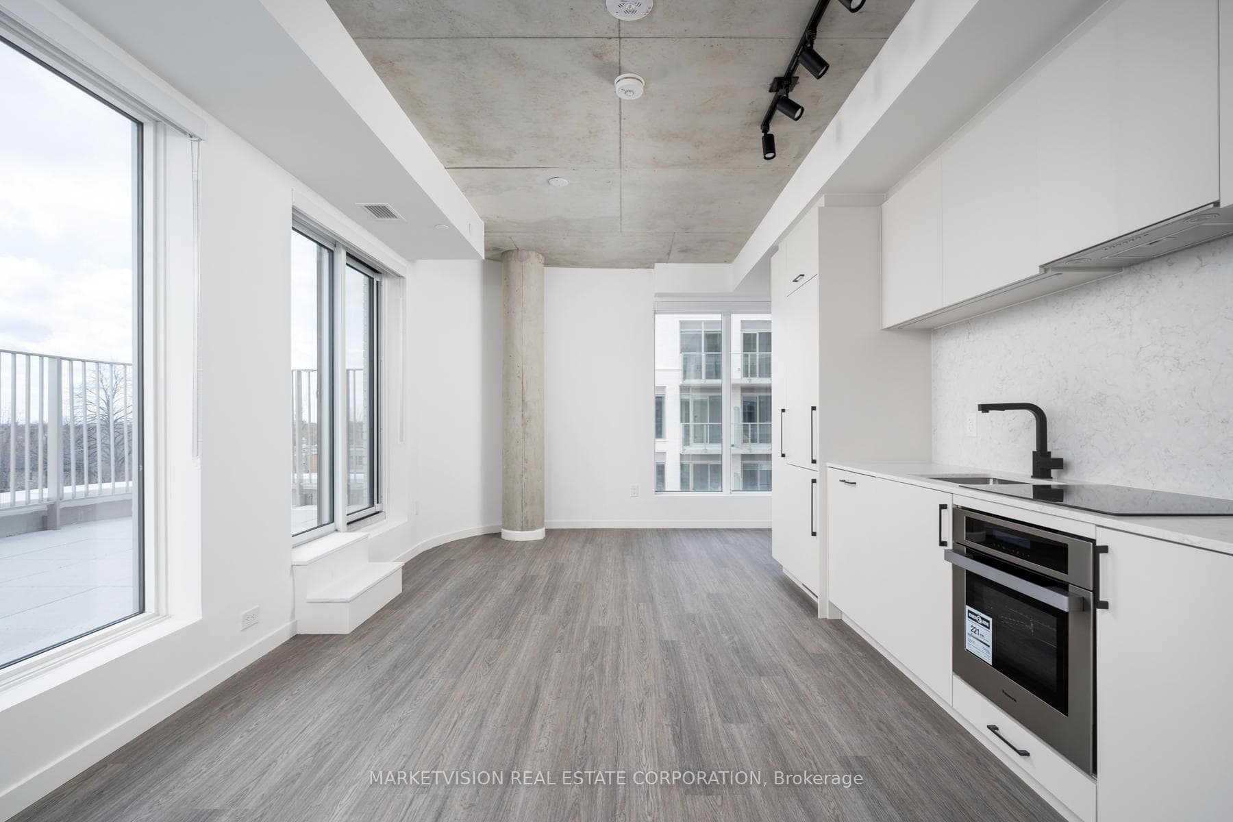 689 The Queensway N/A Unit 428, Toronto W07