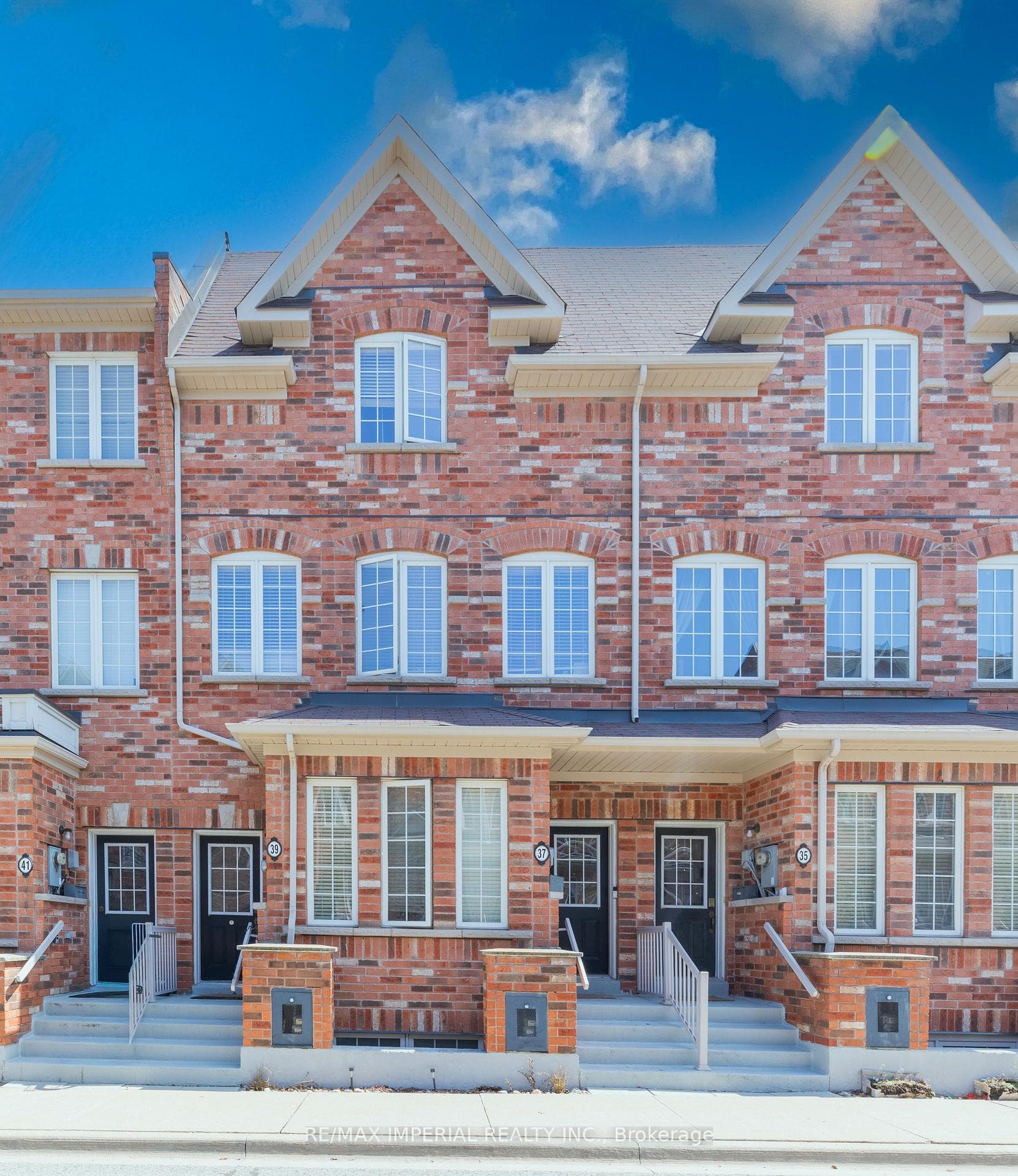 37 Carnahan Terrace, The Beaches / Upper Beaches, ON M4E 0B2 - Photo 1