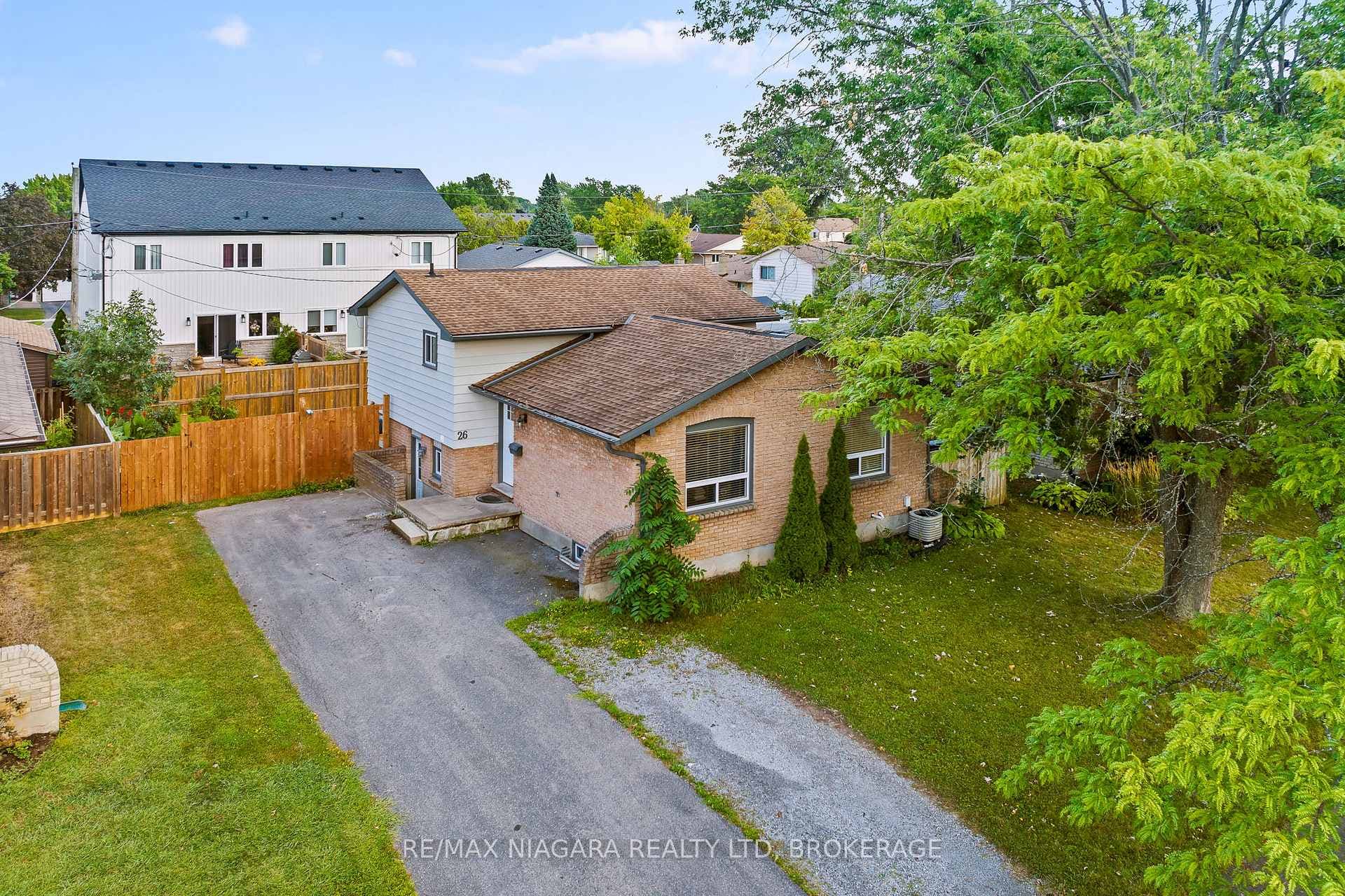 26 Colonial Street, Welland, ON L3C 5W5 - Photo 1
