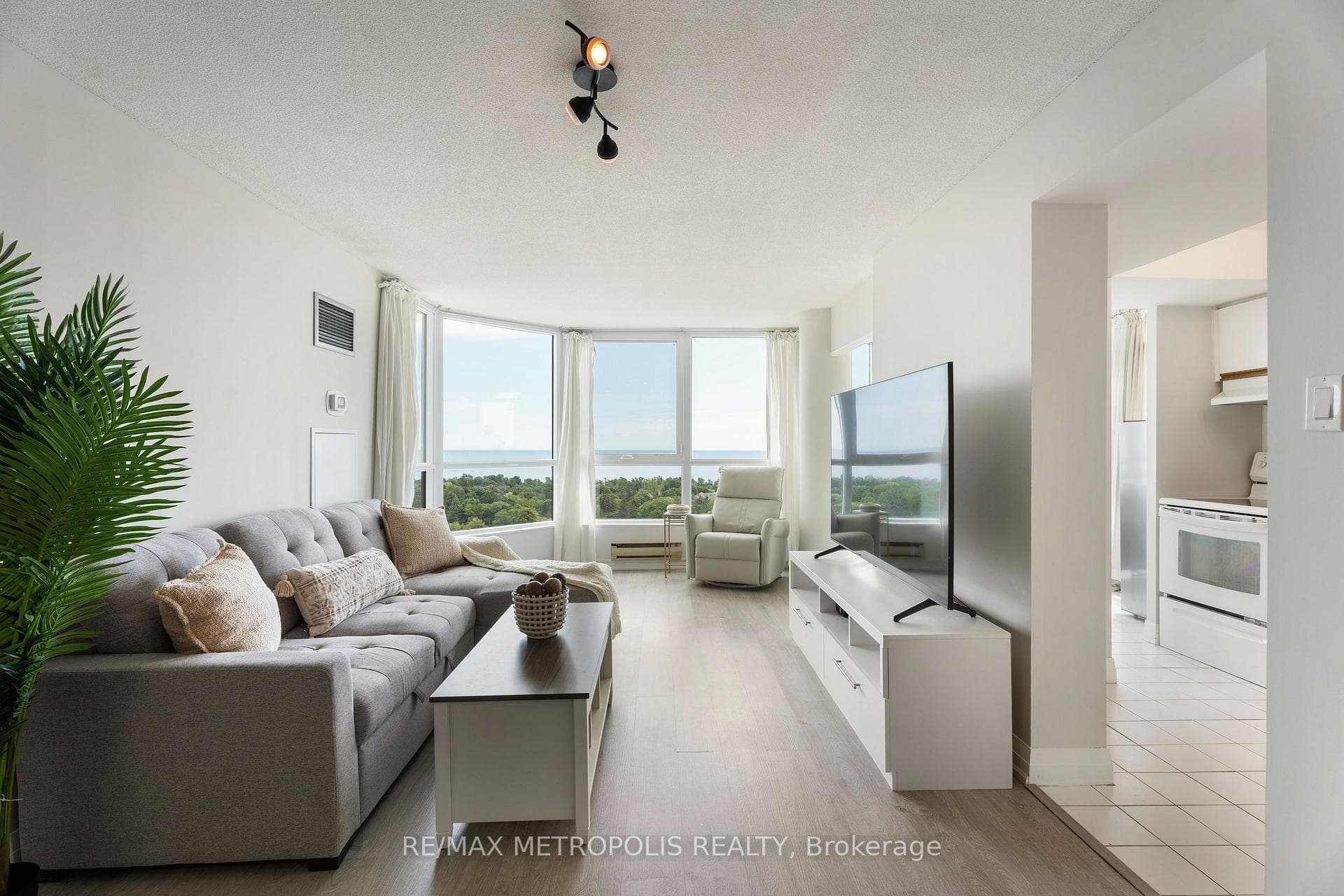 3233 Eglinton Avenue Unit 1707, Scarborough Town Centre, ON M1J 3N6 - Photo 1