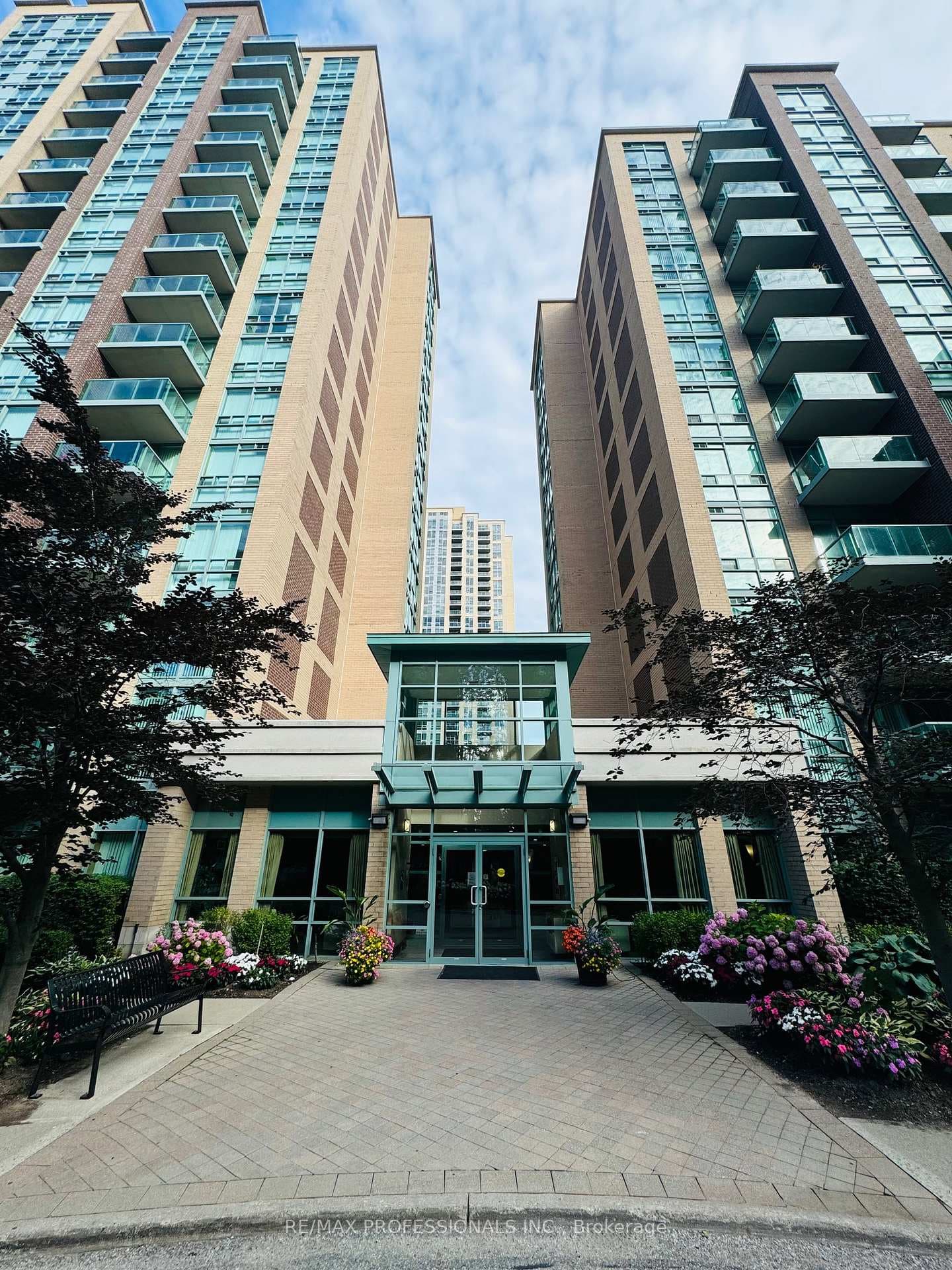 7 Michael Power Place Unit 1206, Toronto W08