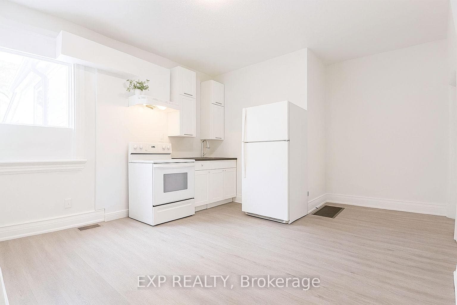 207 Gamble Avenue Unit Main, Danforth / East York, ON M4J 2P4 - Photo 1