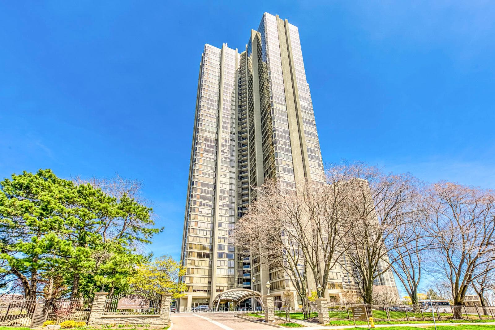 2045 Lakeshore Boulevard Unit 2011, Liberty Village / Parkdale / South Parkdale, ON M8V 2Z6 - Photo 1