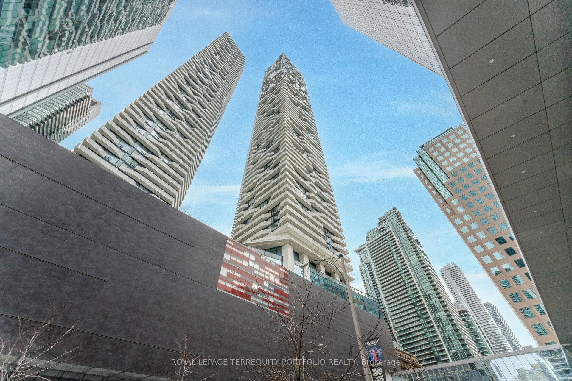 100 Harbour Street Unit 1205, Downtown Toronto / Waterfront, ON M5J 0B5 - Photo 1