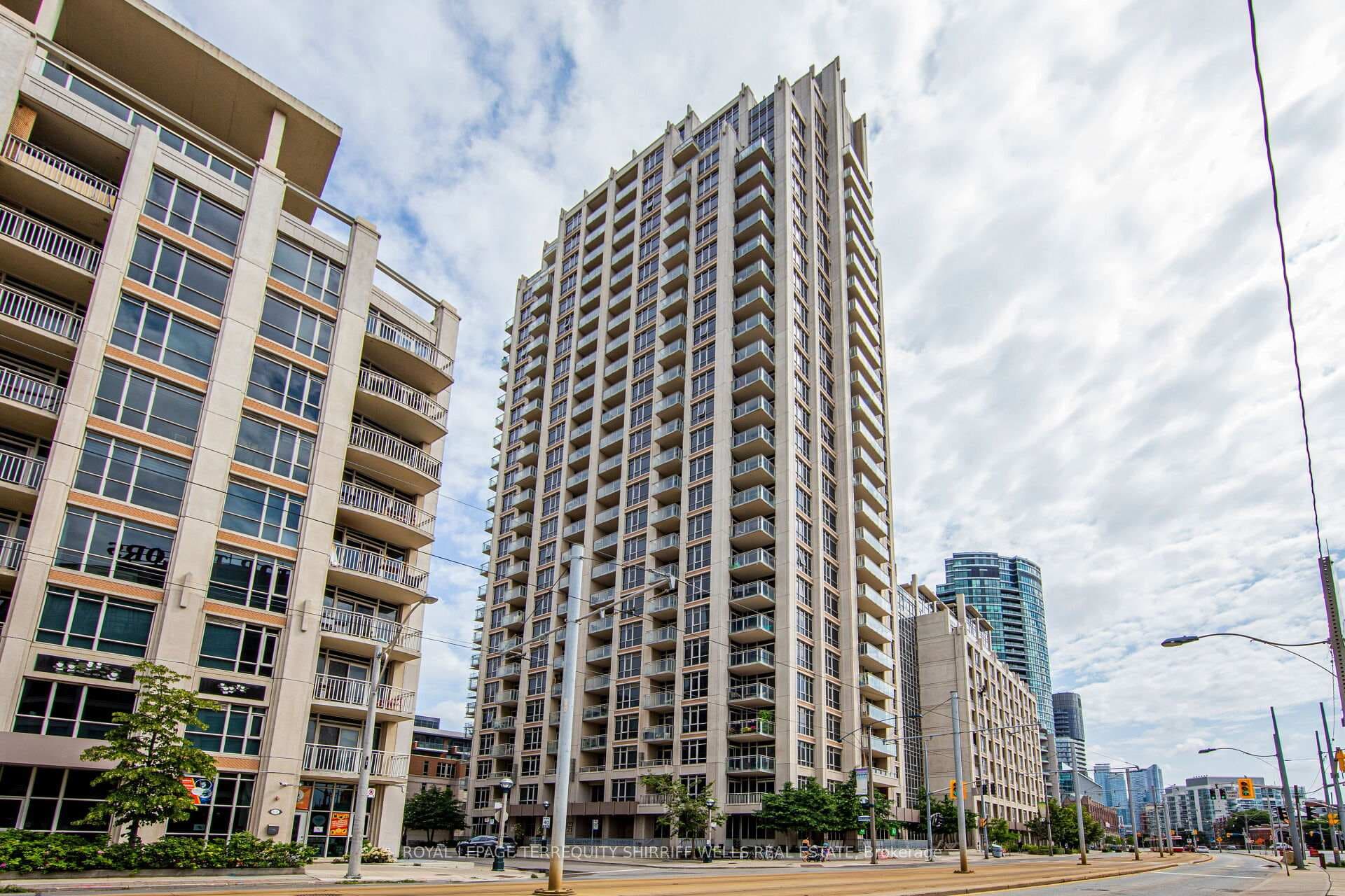 21 Grand Magazine Street Unit 2405, Downtown Toronto / Waterfront, ON M5V 1B5 - Photo 1