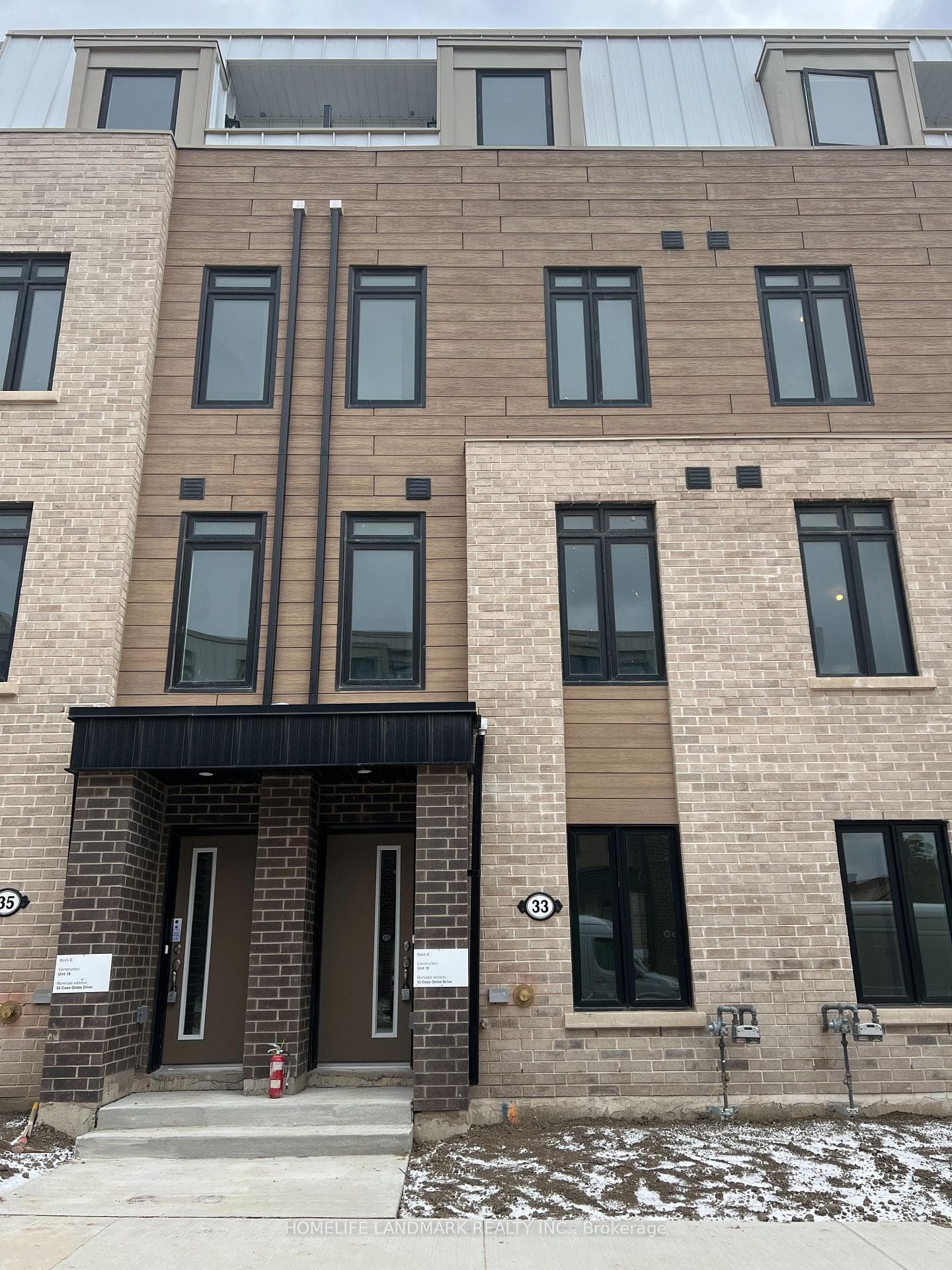 33 Case Ootes Drive, Don Mills / Parkwoods / Victoria Village, ON M4A 0C1 - Photo 1