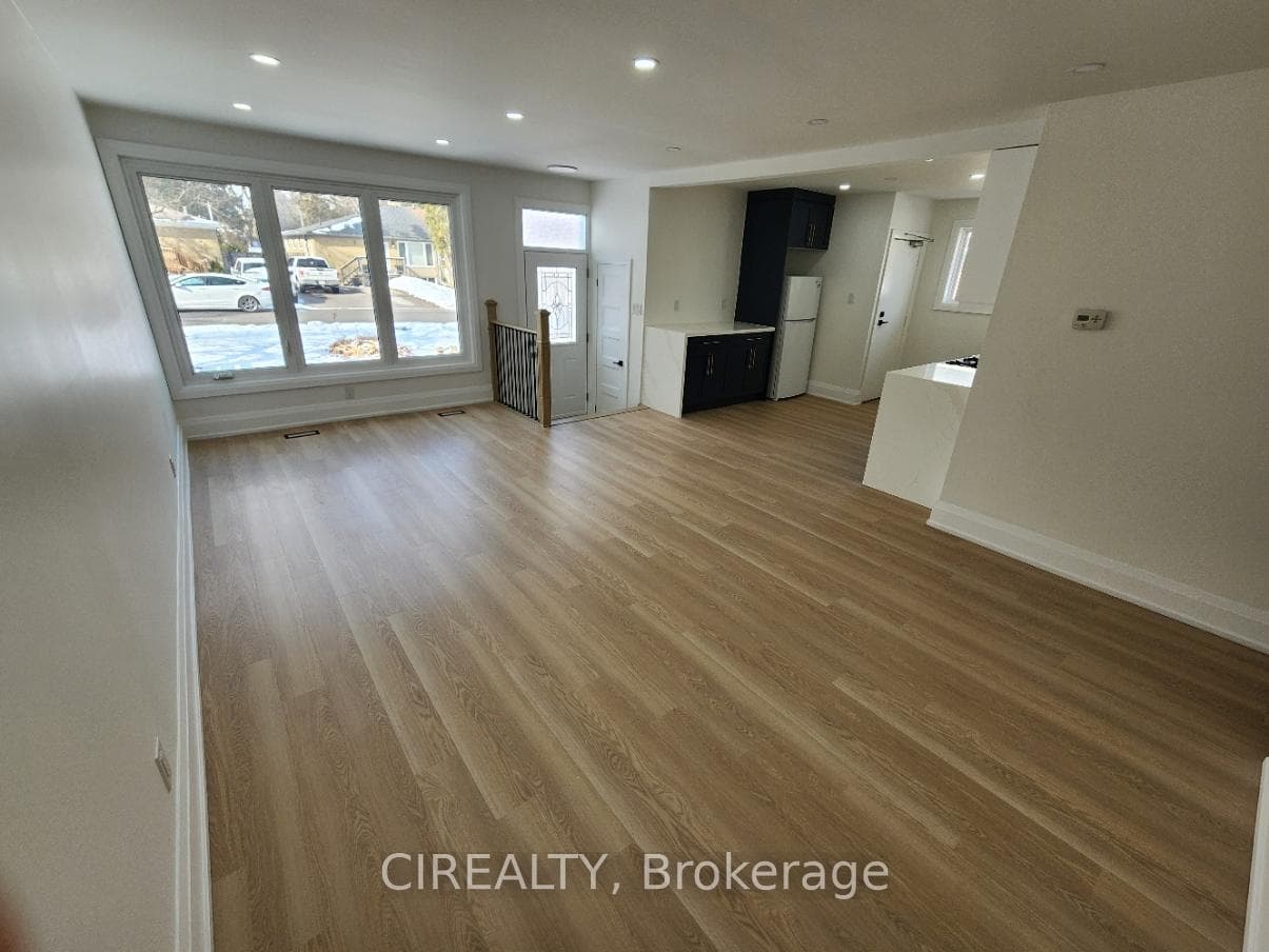 31 Bailey Crescent Unit Main, Aurora, ON L4G 2B2 - Photo 1