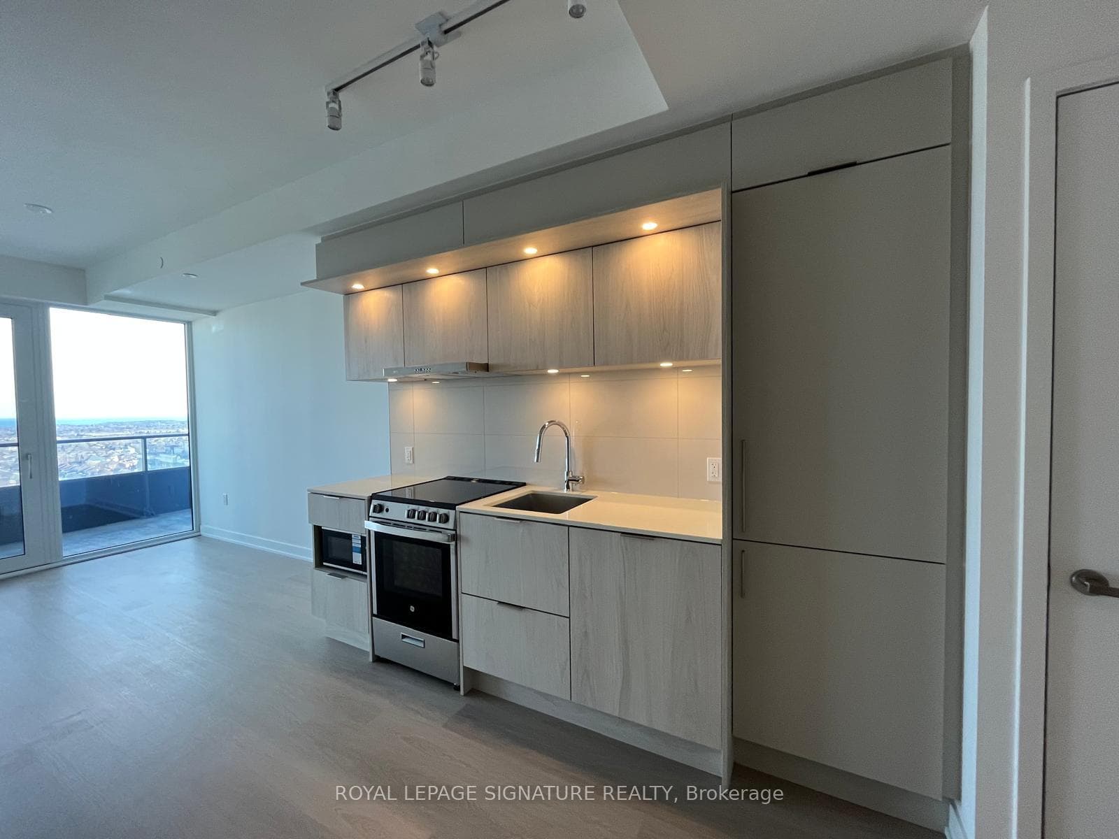 448 Burnhamthorpe Road Unit 1508, Mississauga, ON L5B 4M6 - Photo 1