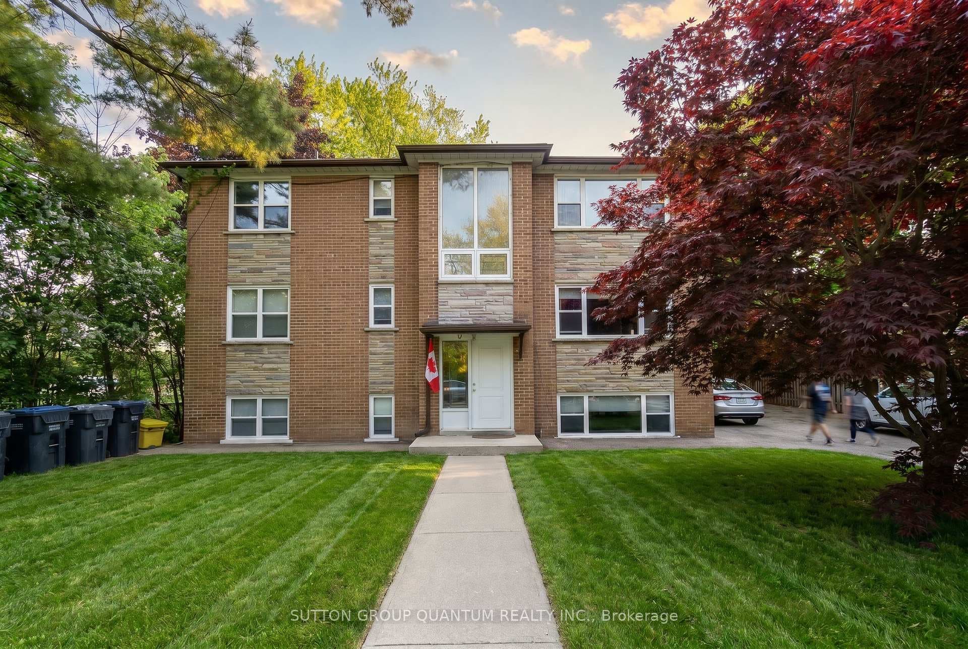 69 High Street, Mississauga, ON L5H 1K1 - Photo 1