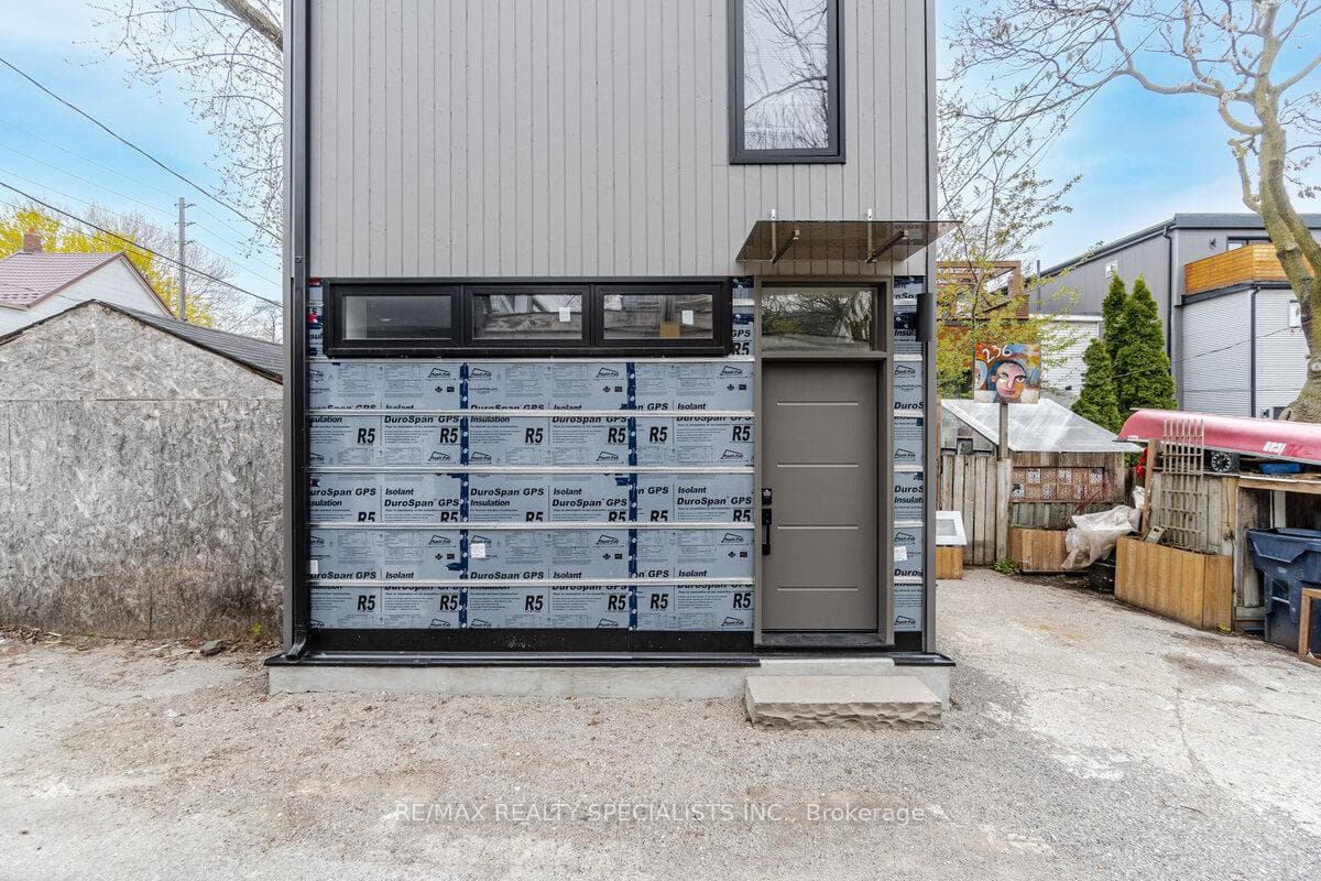 238 Pape Avenue Unit Coach, Riverdale / Leslieville, ON M4M 2V8 - Photo 1