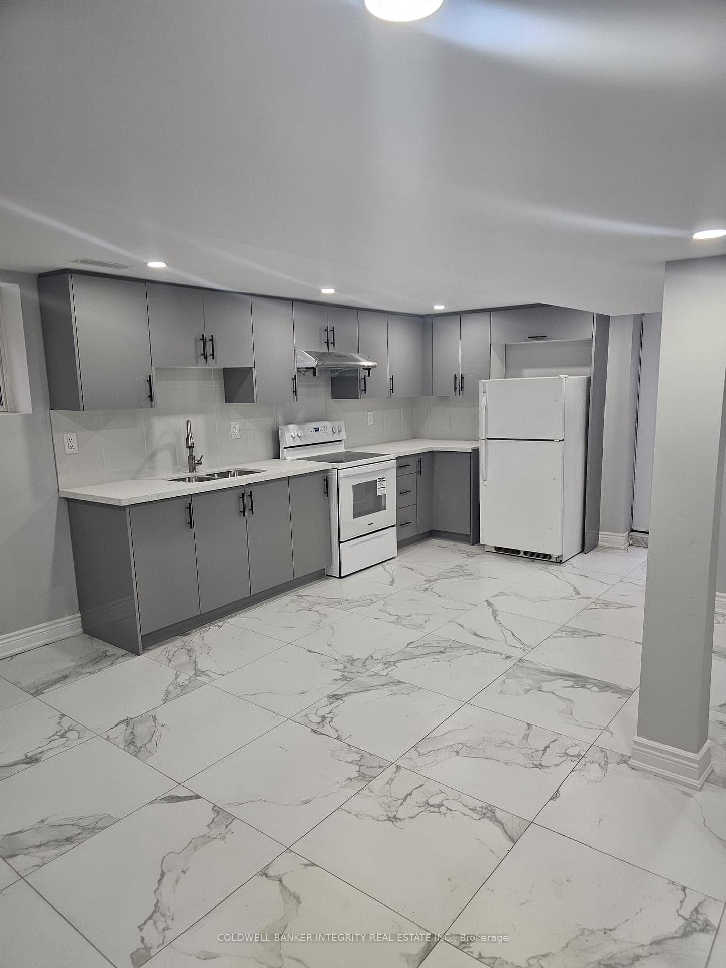 83 Porterfield Road, Etobicoke (West Mall / Rexdale), ON M9W 3J9 - Photo 1