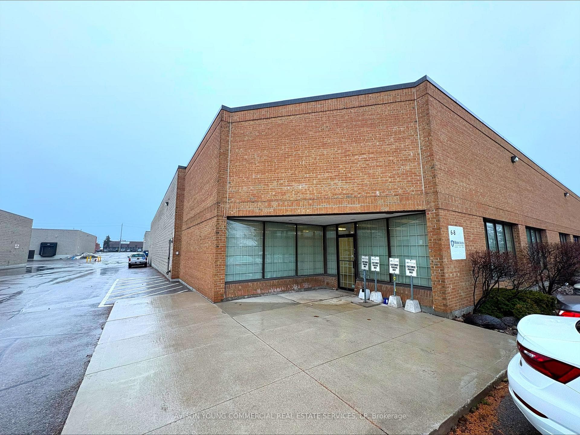 1750 Courtneypark Drive Unit 8, Mississauga, ON L5T 1W1 - Photo 1