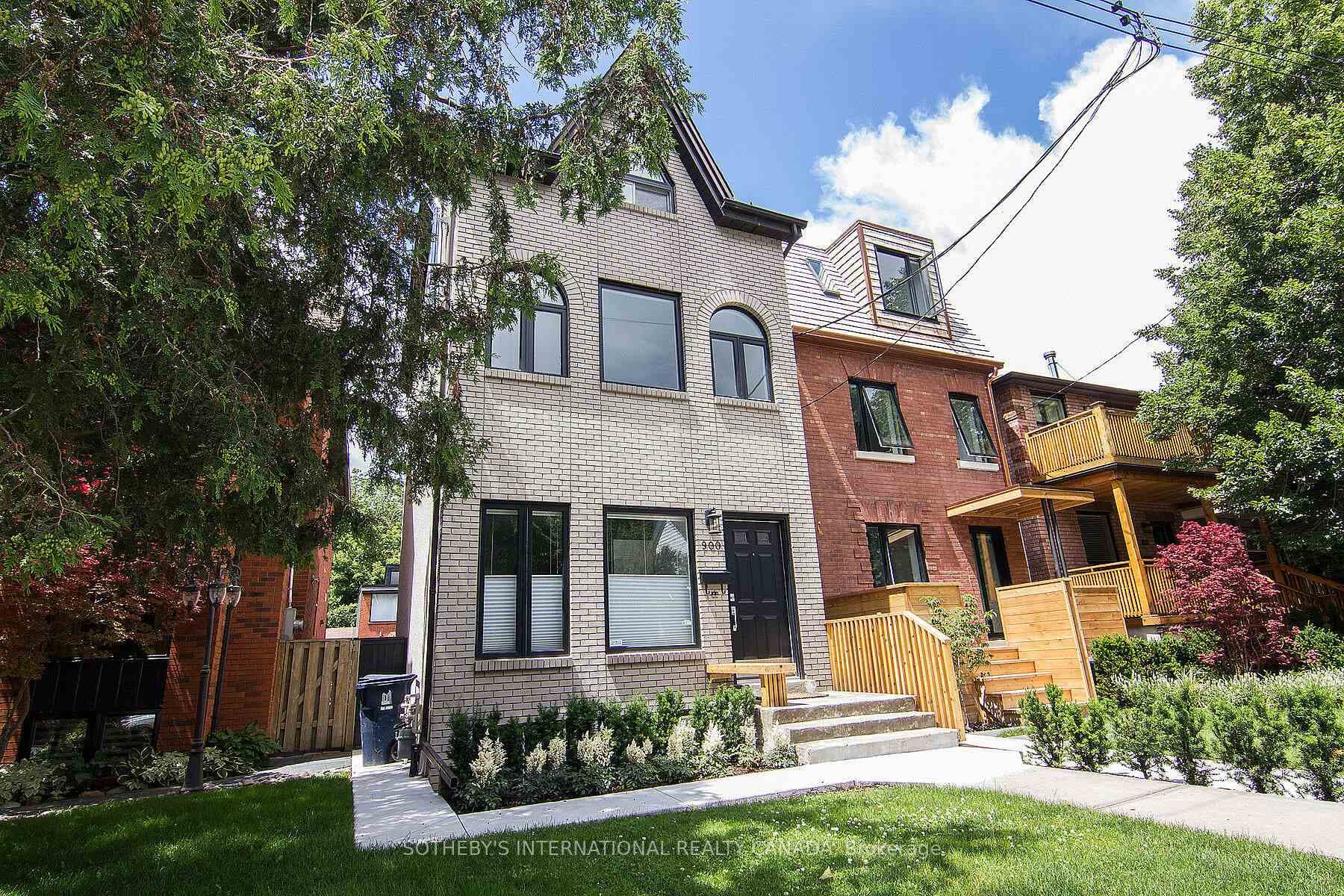 900 Manning Avenue Unit Main, Annex / Yorkville / Summerhill, ON M6G 2X4 - Photo 1