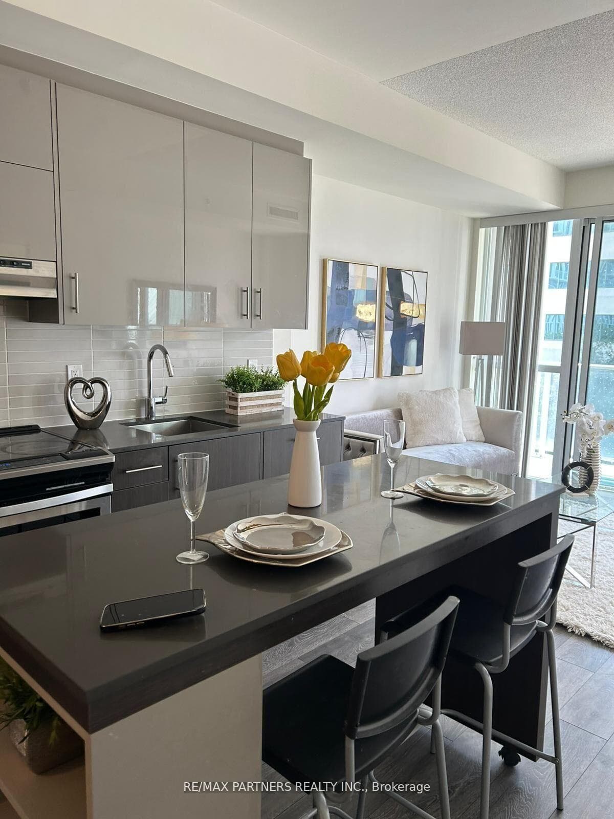 180 Fairview Mall Drive Unit 317, Hillcrest Village / Bayview Village, ON M2J 0E8 - Photo 1