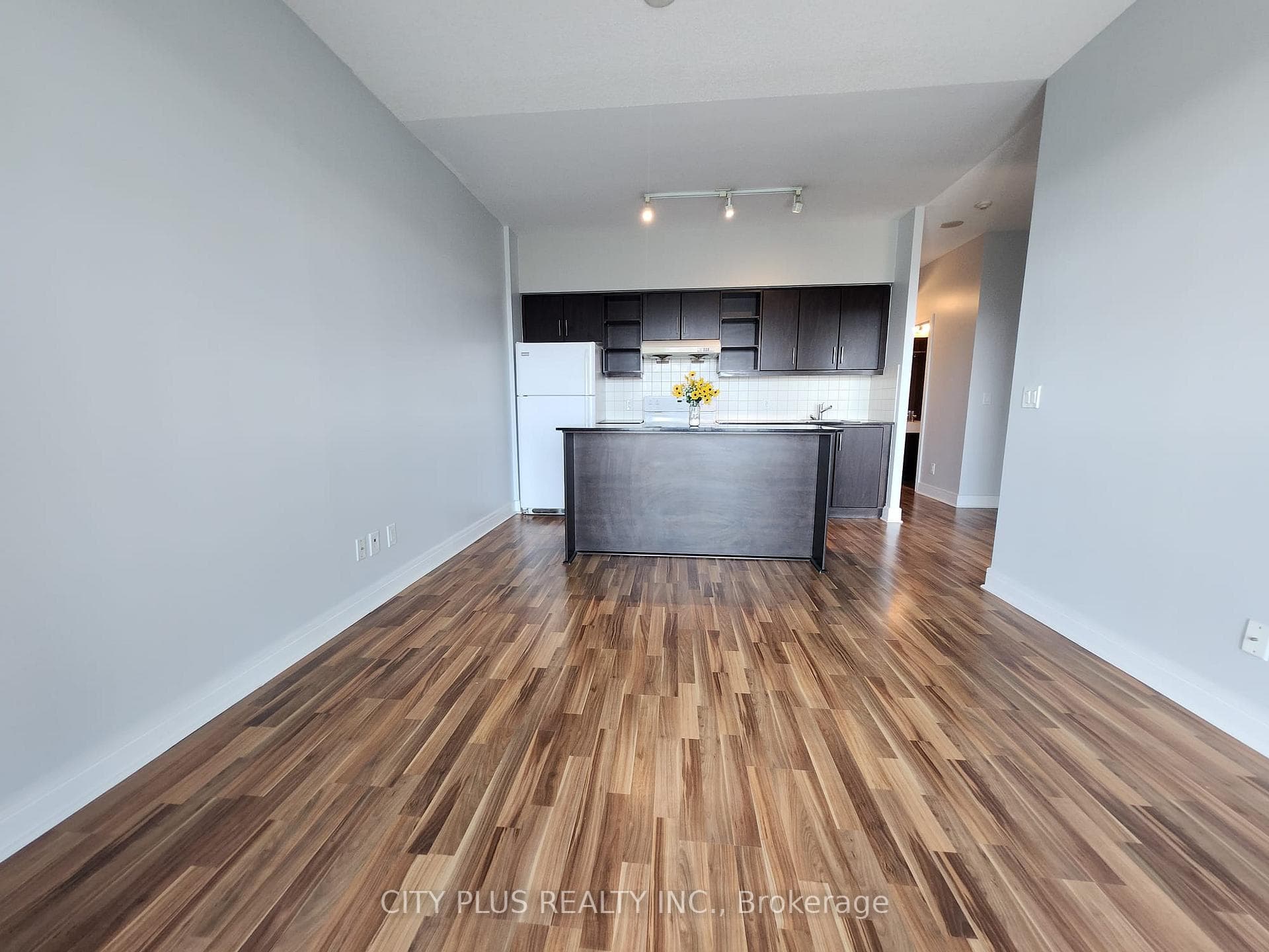 35 Brian Peck Crescent Unit 513, Flemingdon Park / Don Mills, ON M4G 0A5 - Photo 1