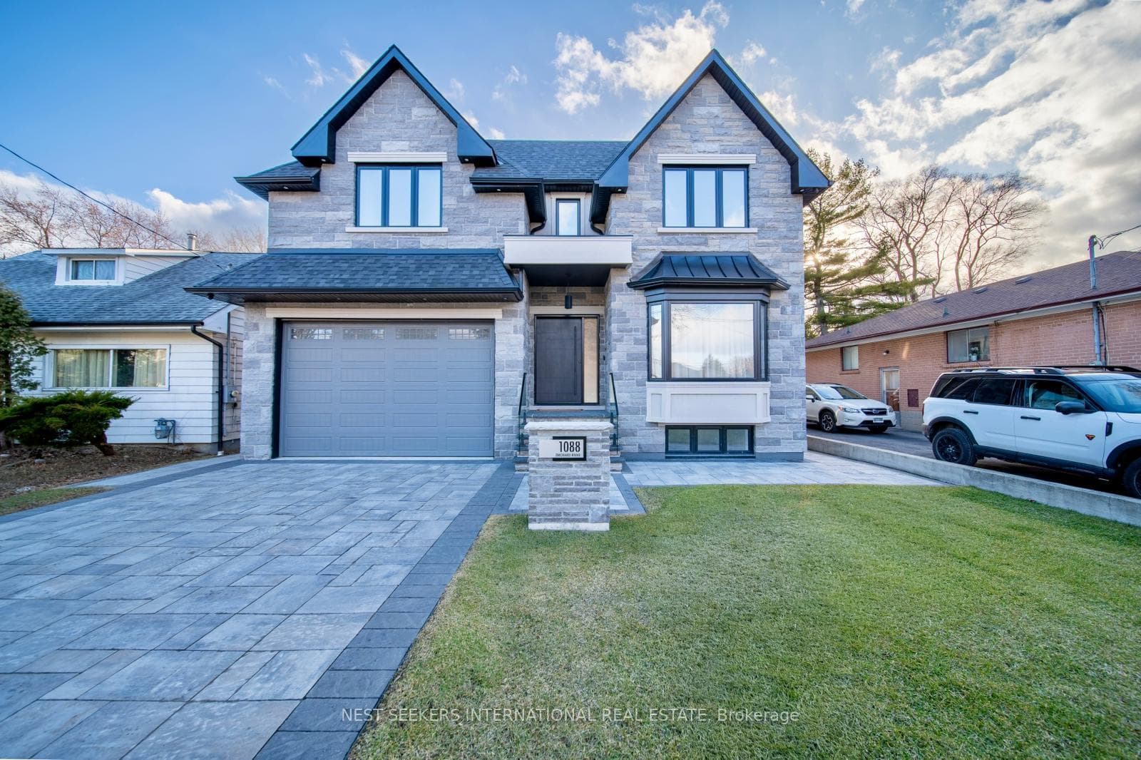 1088 Orchard Road, Mississauga, ON L5E 2N9 - Photo 1