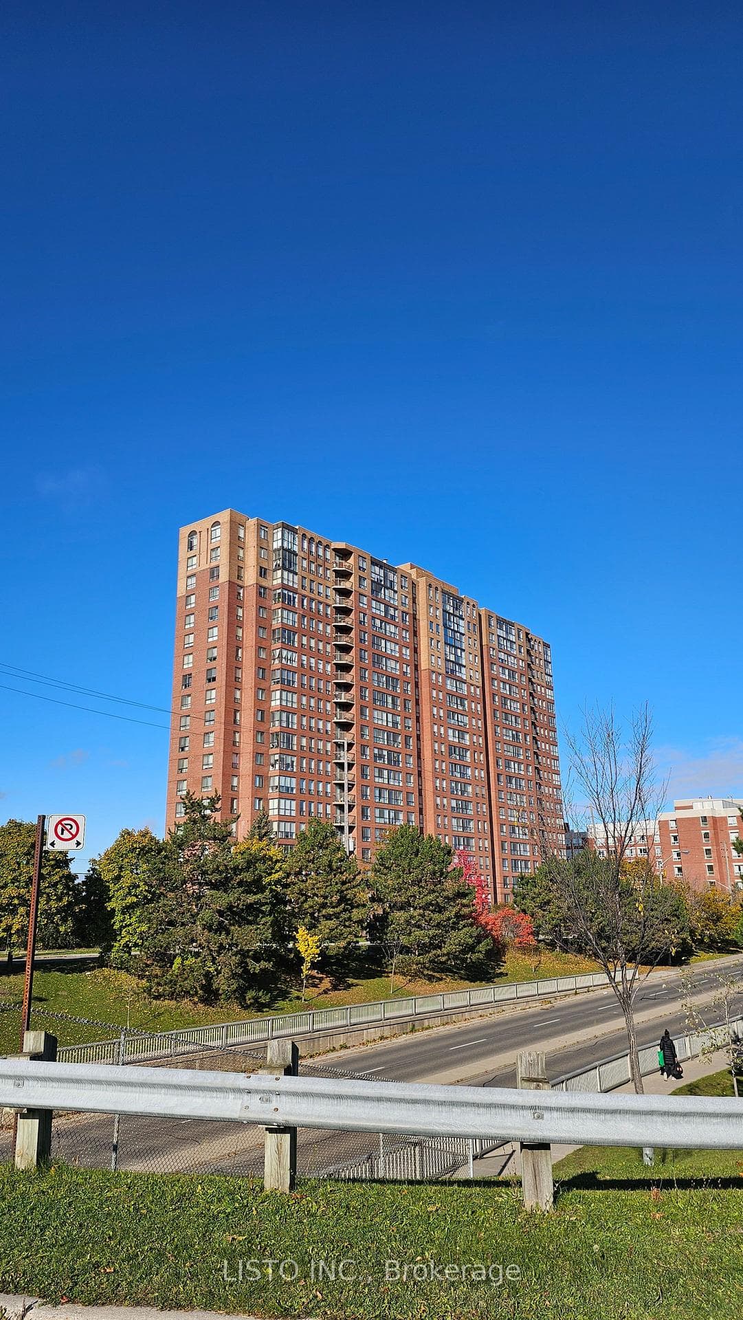 330 Mccowan Road Unit 606, Scarborough Town Centre, ON M1J 3N3 - Photo 1