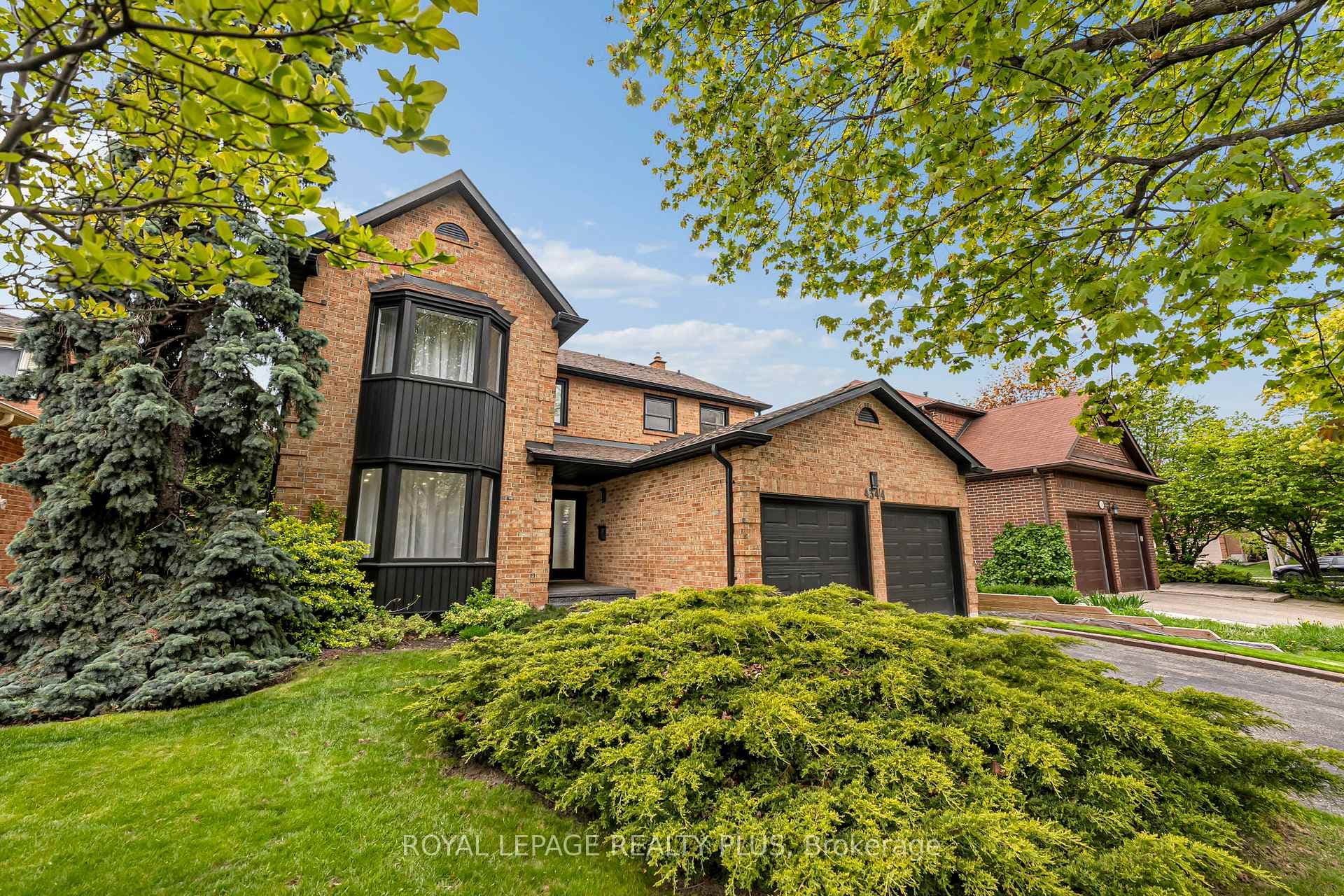 4344 Dallas Court, Mississauga