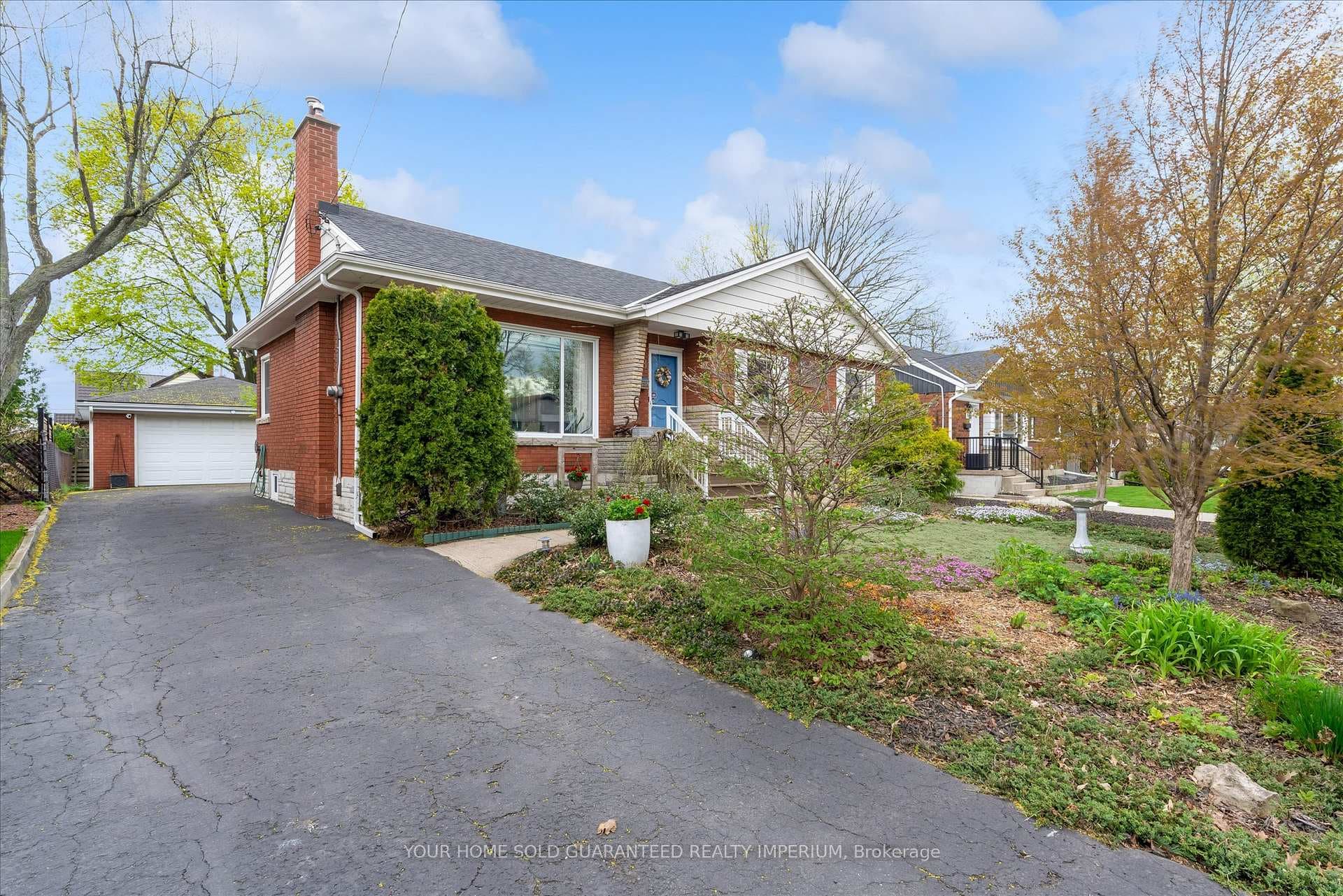 8 Mulock Avenue, Hamilton