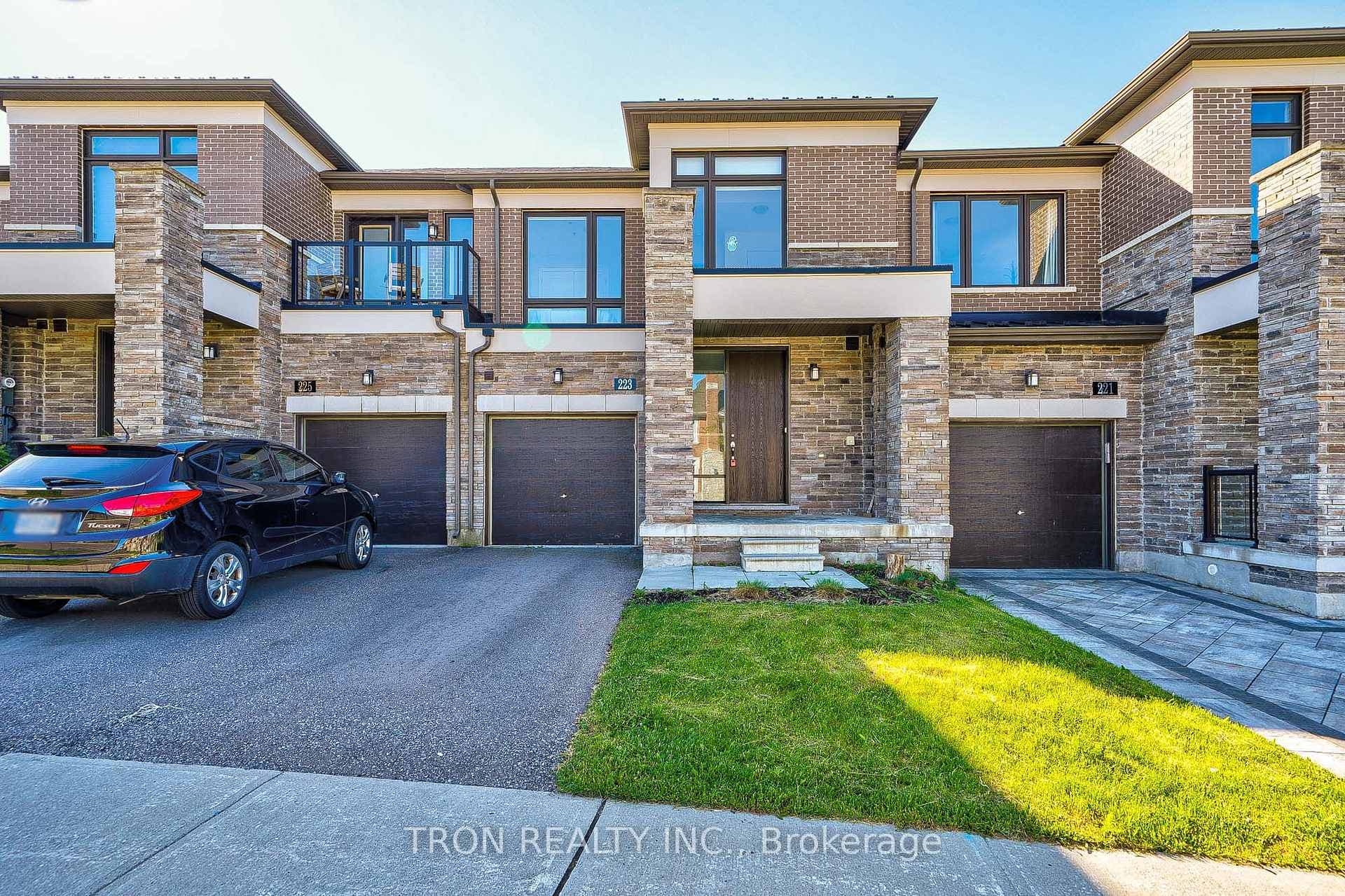 223 Holladay Drive, Aurora, ON L4G 7B7 - Photo 1