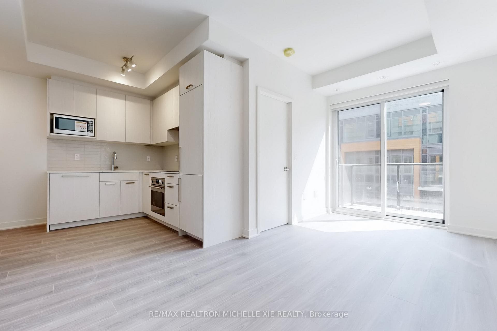 65 Curlew Drive Unit 209, Don Mills / Parkwoods / Victoria Village, ON M3A 2P8 - Photo 1