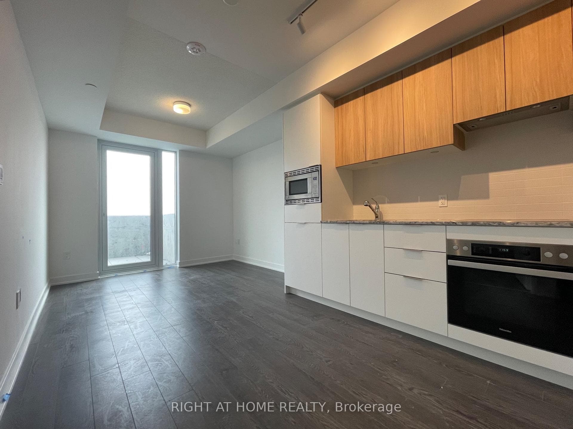 50 O'neill Road Unit 903, Don Mills / Parkwoods / Victoria Village, ON M3C 0R1 - Photo 1