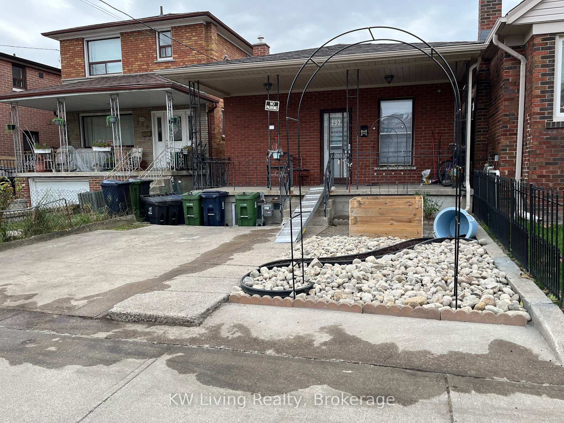 292 Silverthorn Avenue, Keelesdale / Eglinton West, ON M6N 3K6 - Photo 1