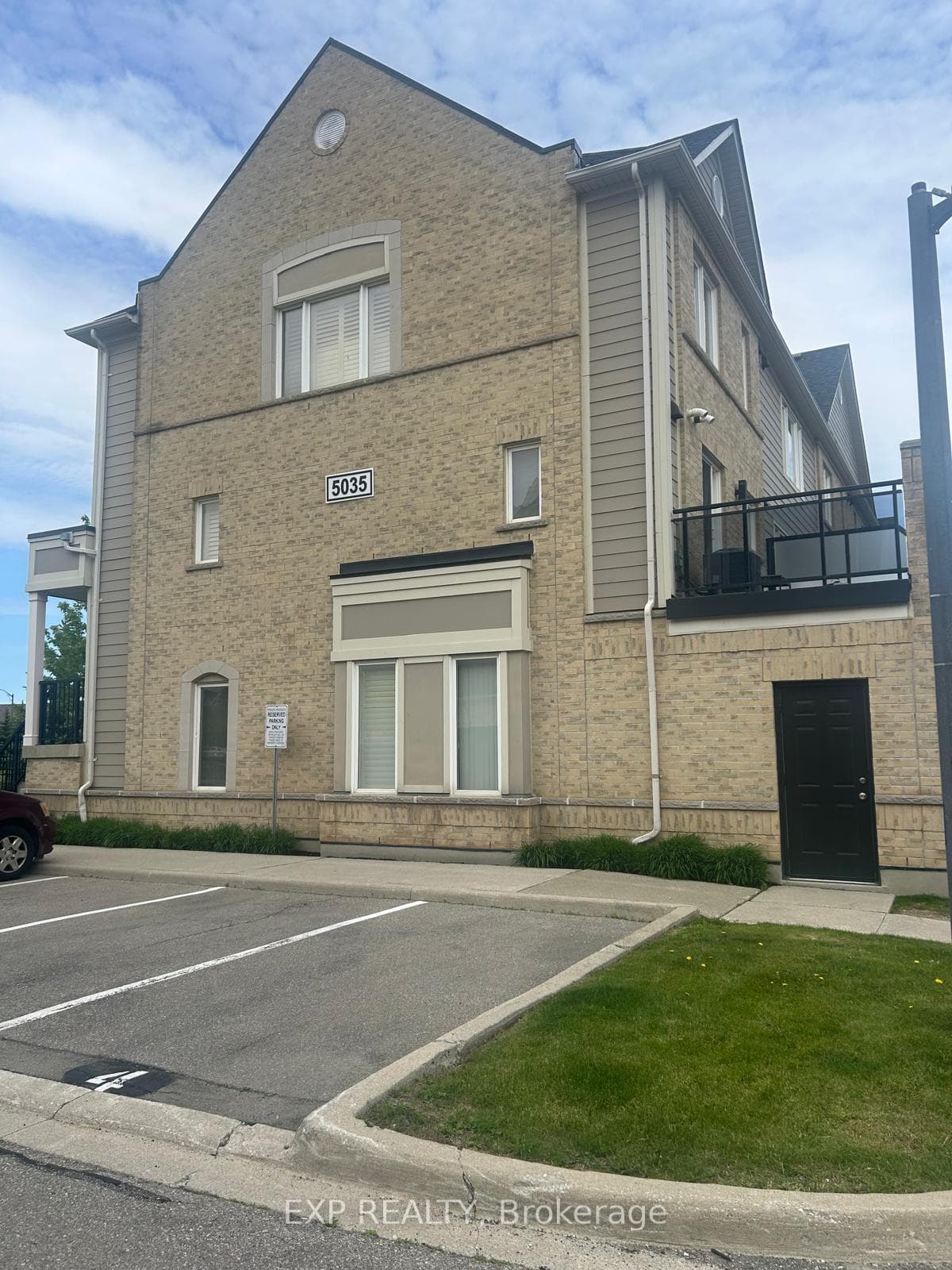 5035 Oscar Peterson Parking Boulevard, Mississauga, ON L5M 0P4 - Photo 1