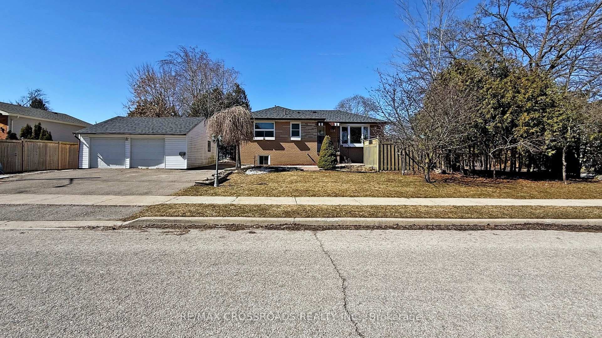 234 Sussex Avenue, Richmond Hill, ON L4C 2G4 - Photo 1