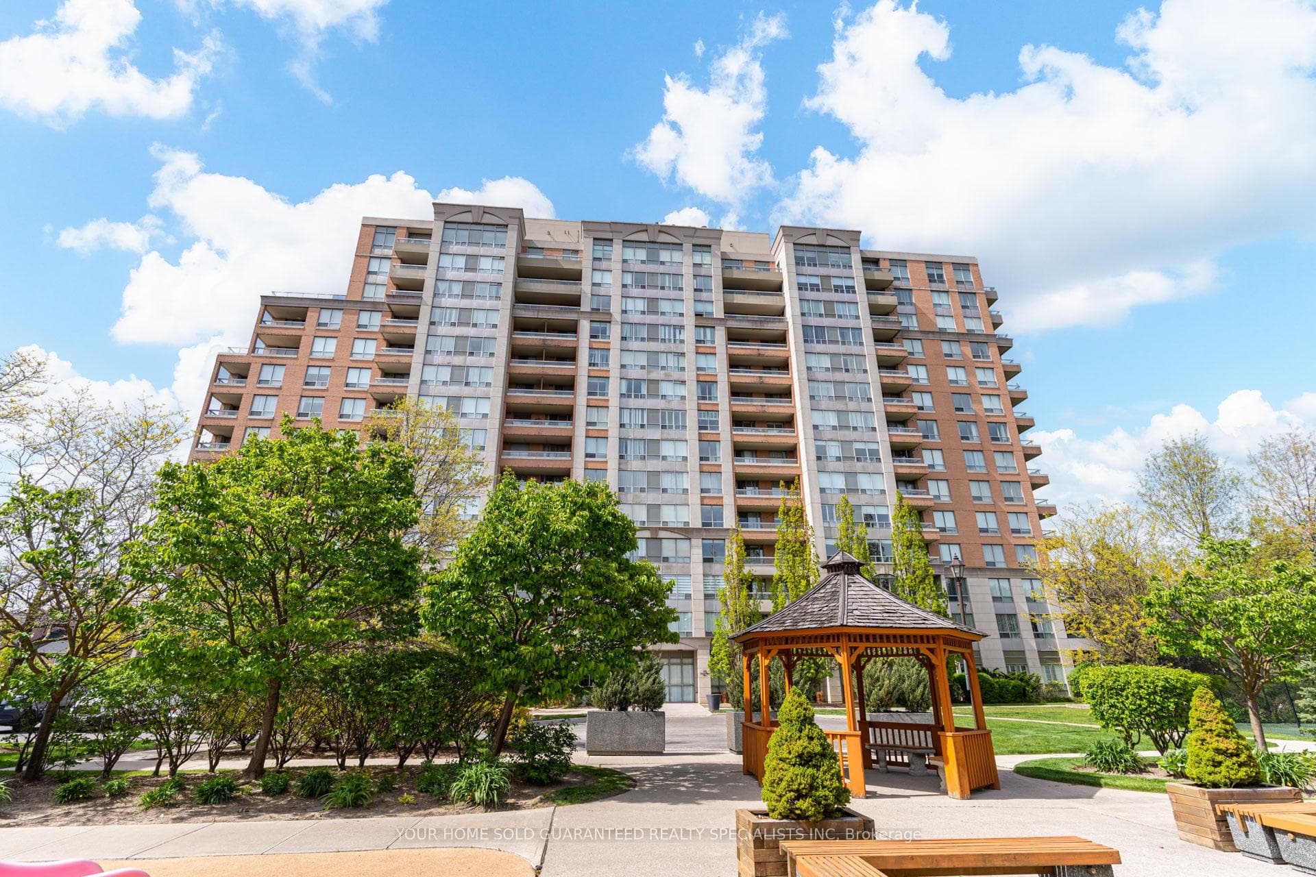 29 Northern Hts Drive Unit 408, Richmond Hill