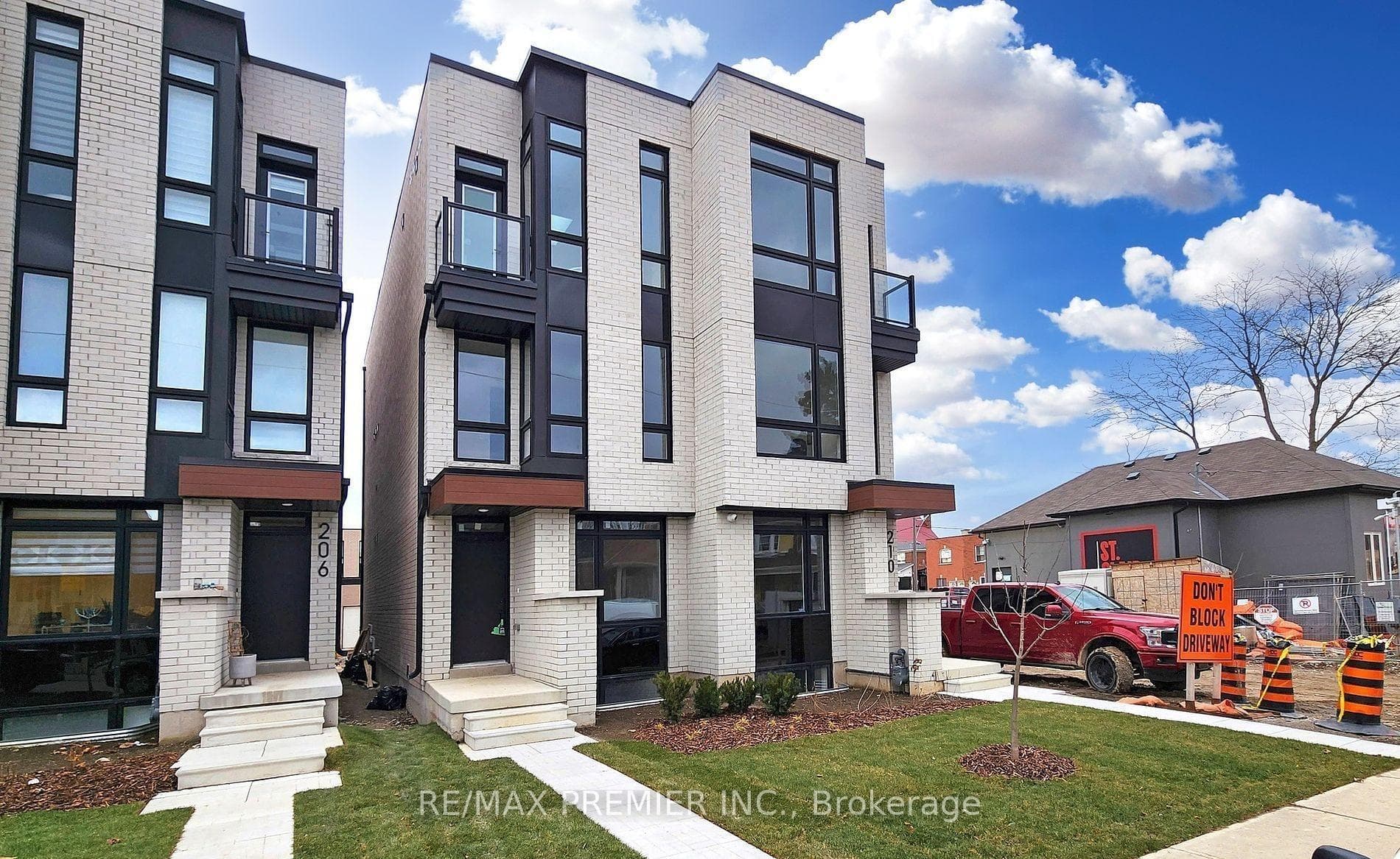 208 McRoberts Avenue Unit Lower, Keelesdale / Eglinton West, ON M6E 4P5 - Photo 1