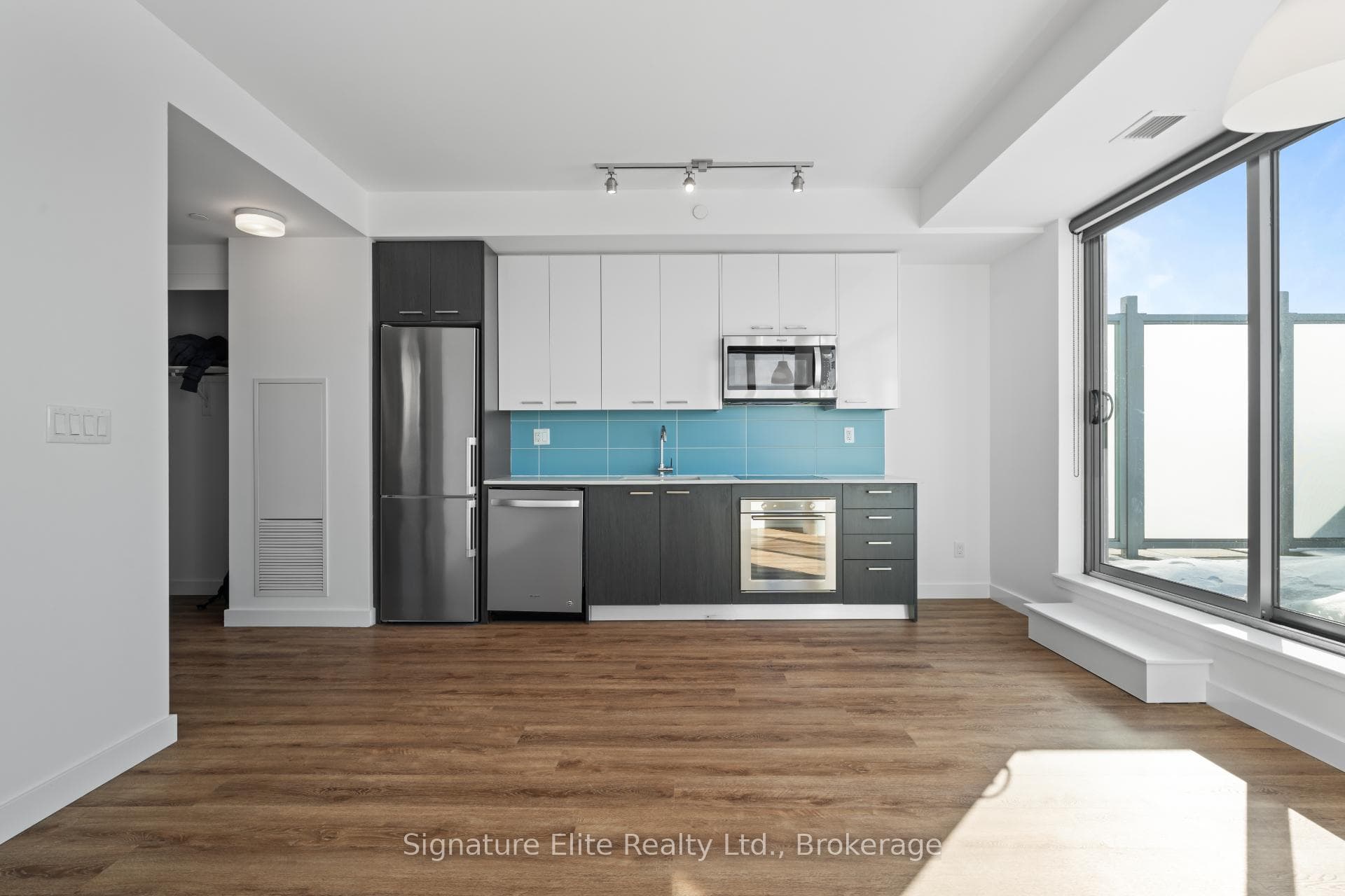 109 Vaughan Road Unit 804, Forest Hill / Deer Park, ON M6C 0B1 - Photo 1