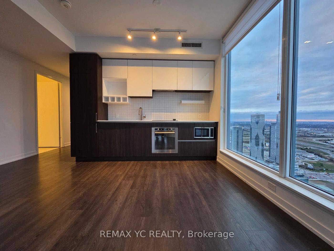 5 Buttermill Avenue Unit 5810, Vaughan